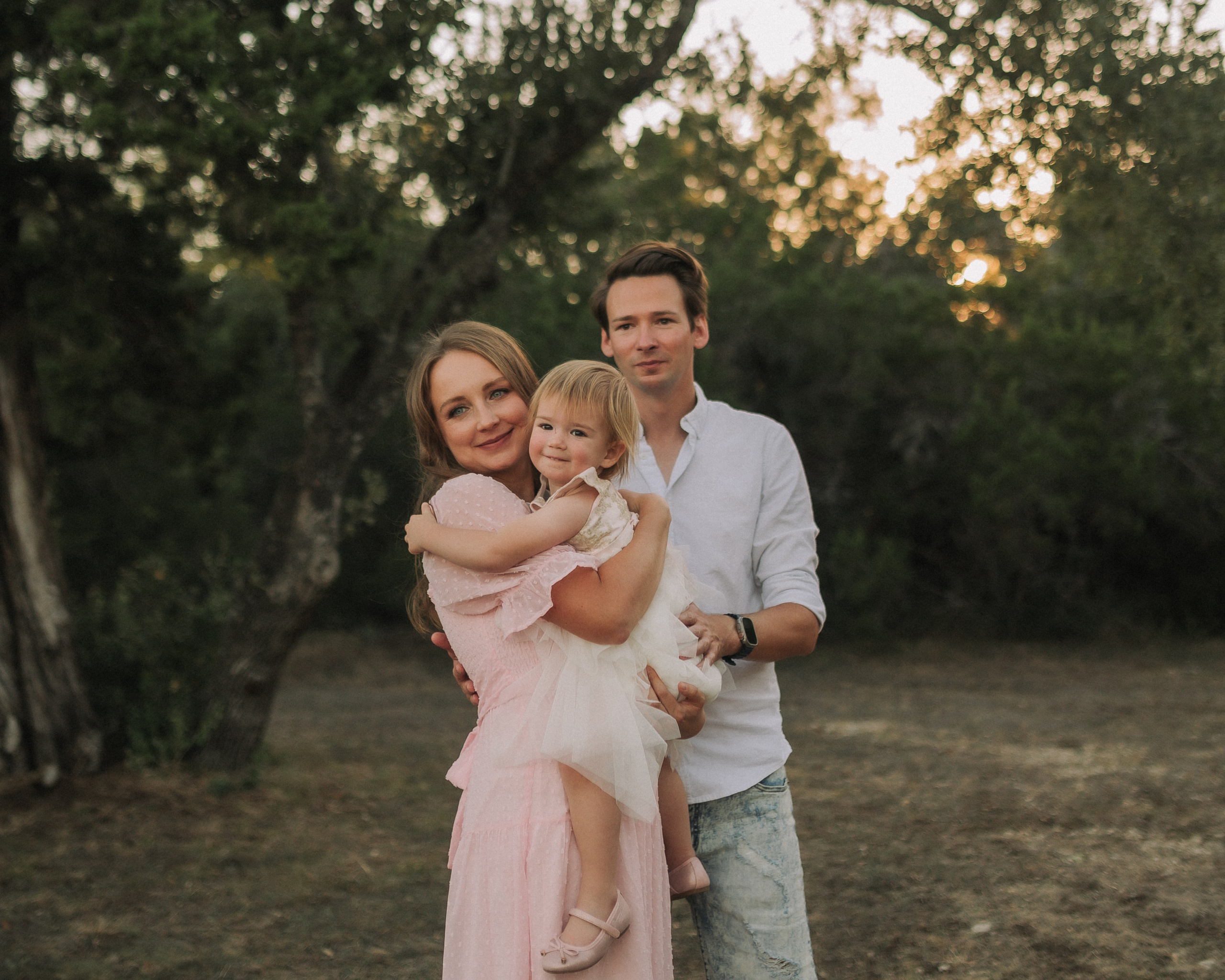 Family snuggles & smiles — cozy family photos