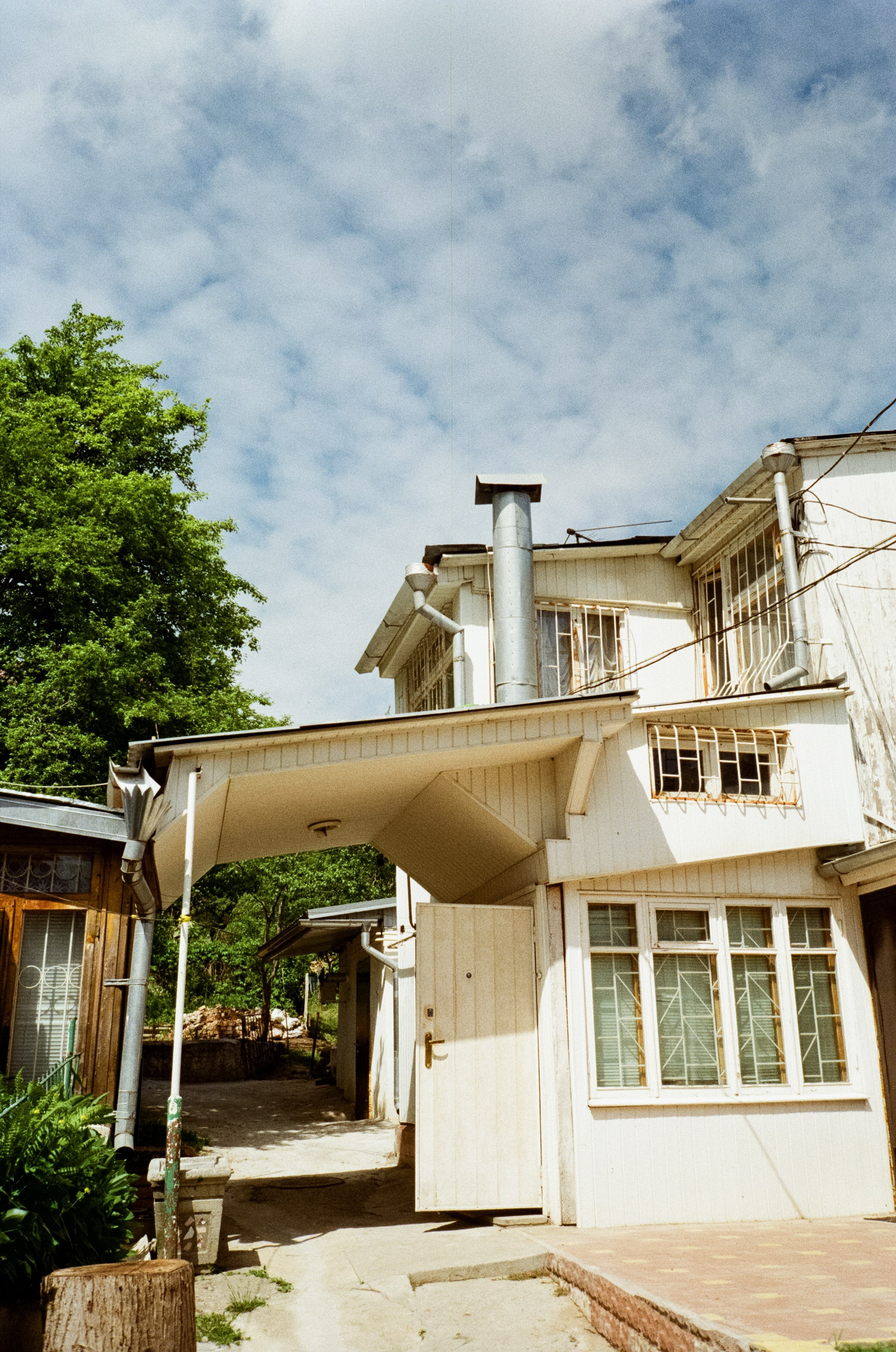 Дворик на Гагарина в Кисловодске. Паркур. Фотограф-документалист Мария Осокина