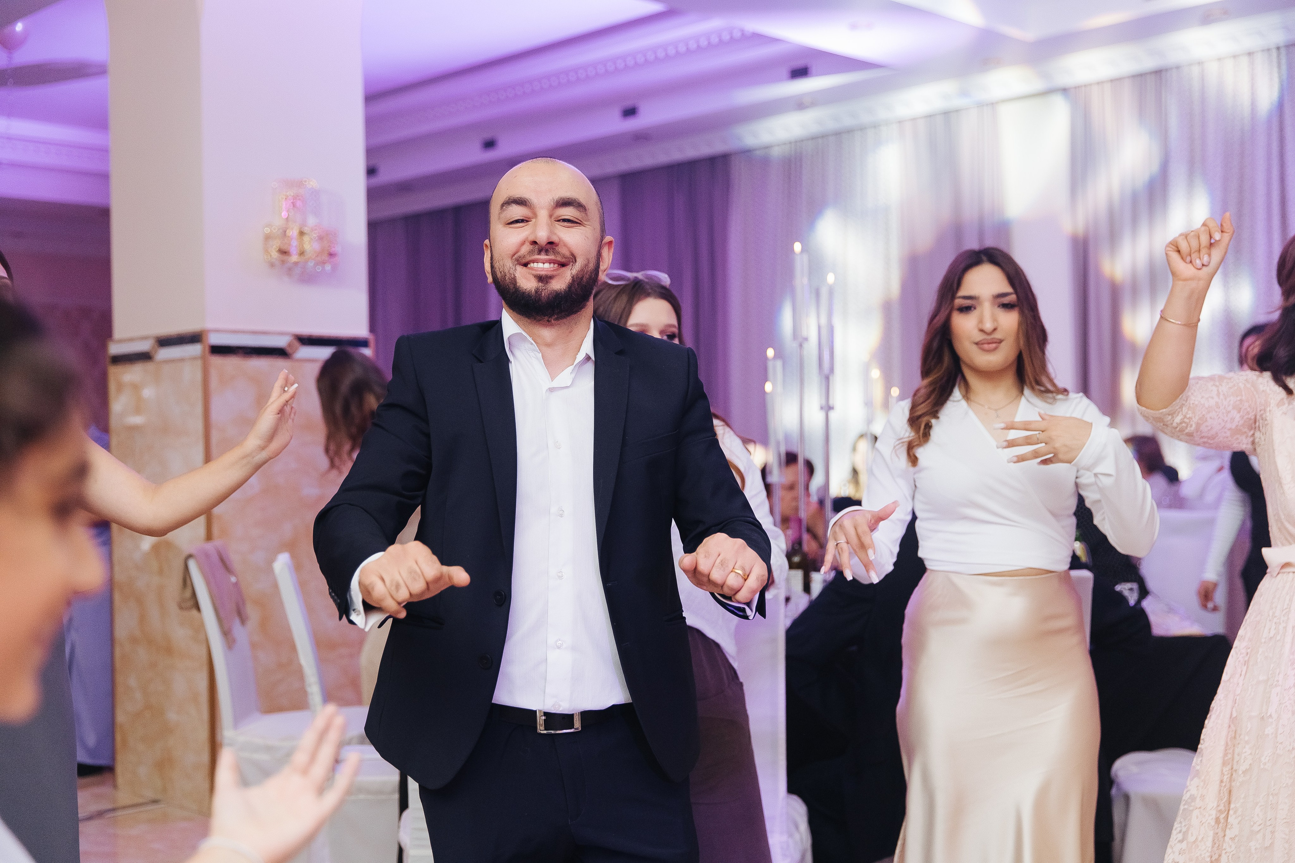 Ани и Назели. 35&5 День рождения, «Янтарь». Фотограф в Красноярске Надежда Воскресенская