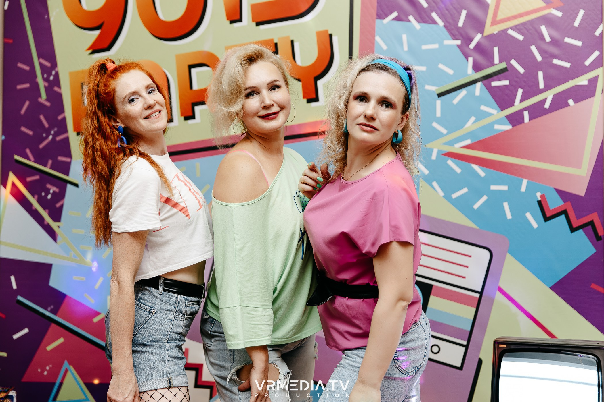 «Назад в 90-е!» в ресторане «Империя»