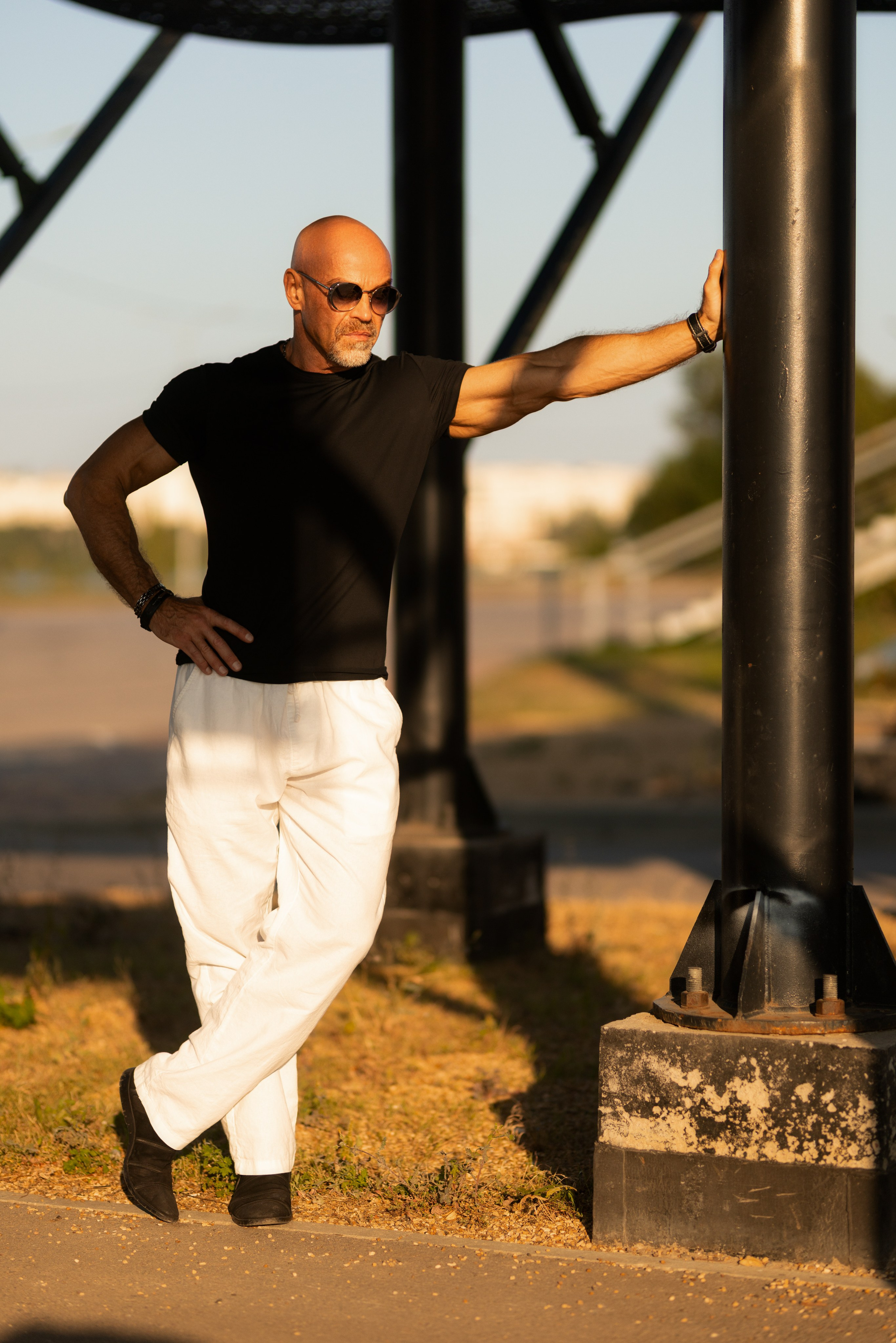 Фотосет на улице и спортплощадке с Александром для контента. Дмитрий Шульгин, портретный фотограф в Воронеже