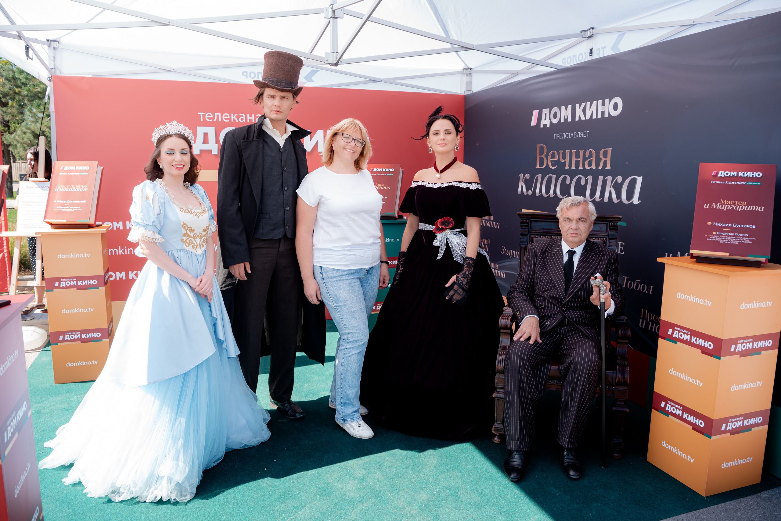 Портретные фото с артистами в палатке Триколор Дом Кинов на день города Волгоград. Фотограф в Волгограде и Волжском Александр Горбань