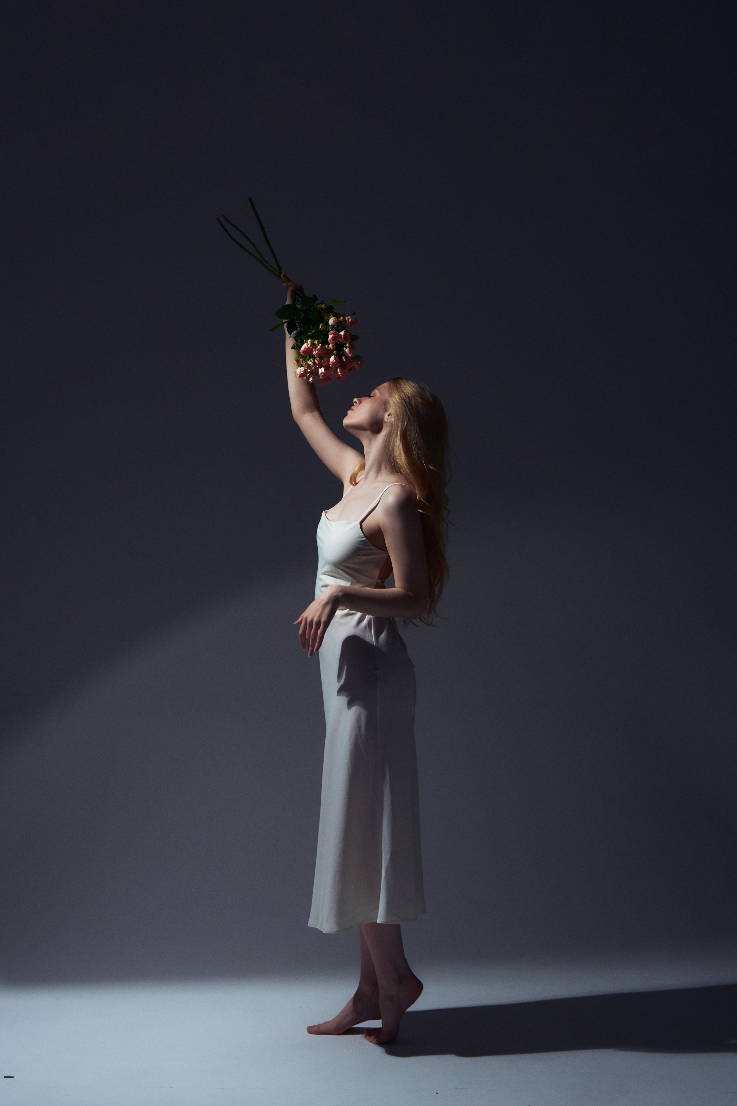 Нежная и дерзкая фотосессия в студии с девушкой блондинкой. Фотограф Наталья Воронина Москва