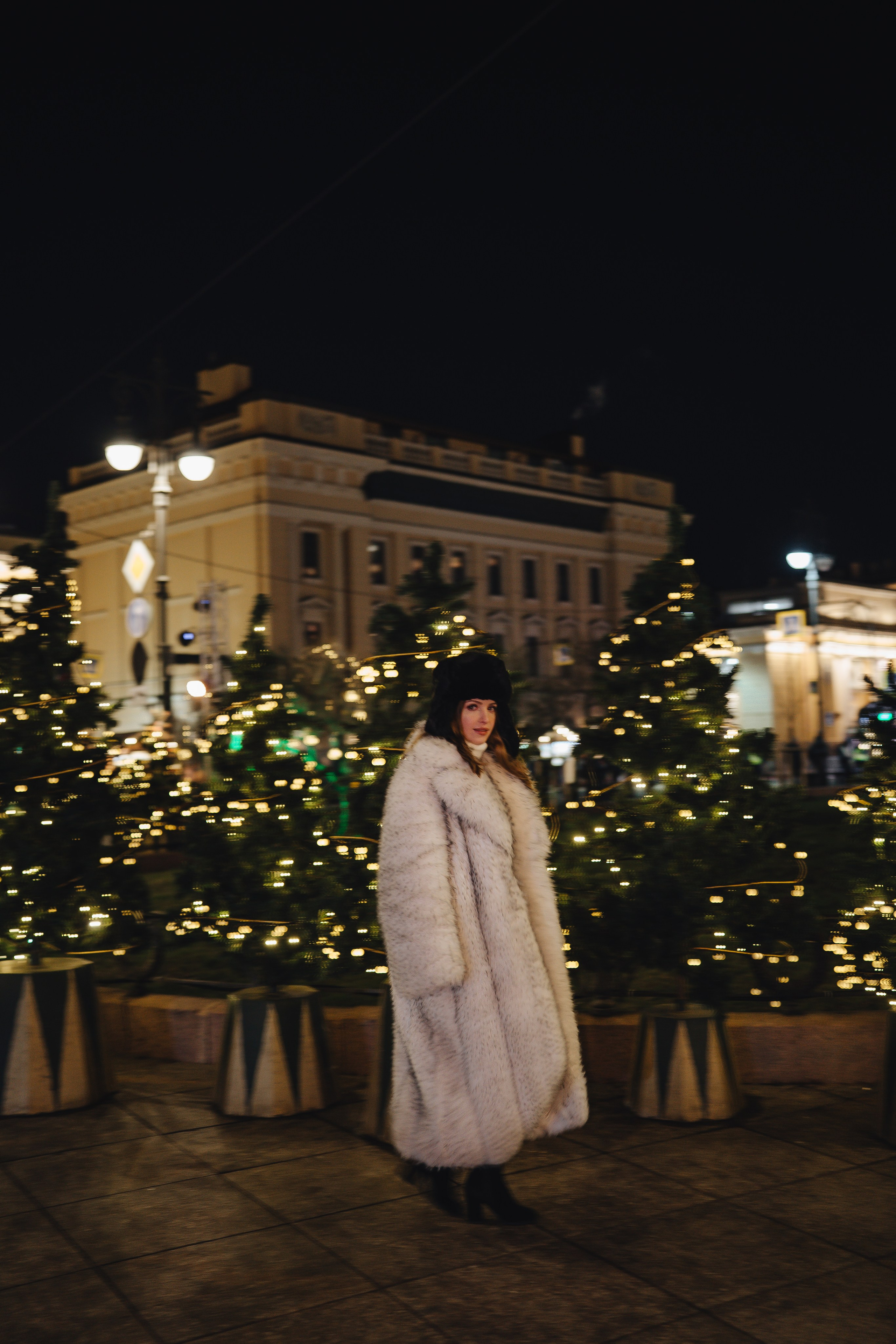 ПРОГУЛКА НА МАНЕЖНОЙ ПЛОЩАДИ ДЛЯ ДЕВУШКИ ПЕРЕД НОВЫМ ГОДОМ (НОВОГОДНЯЯ ФОТОСЕССИИЯ НА МАНЕЖНОЙ ПЛОЩАДИ). Профессиональный фотограф, Санкт-Петербург — Виктория Богомолова