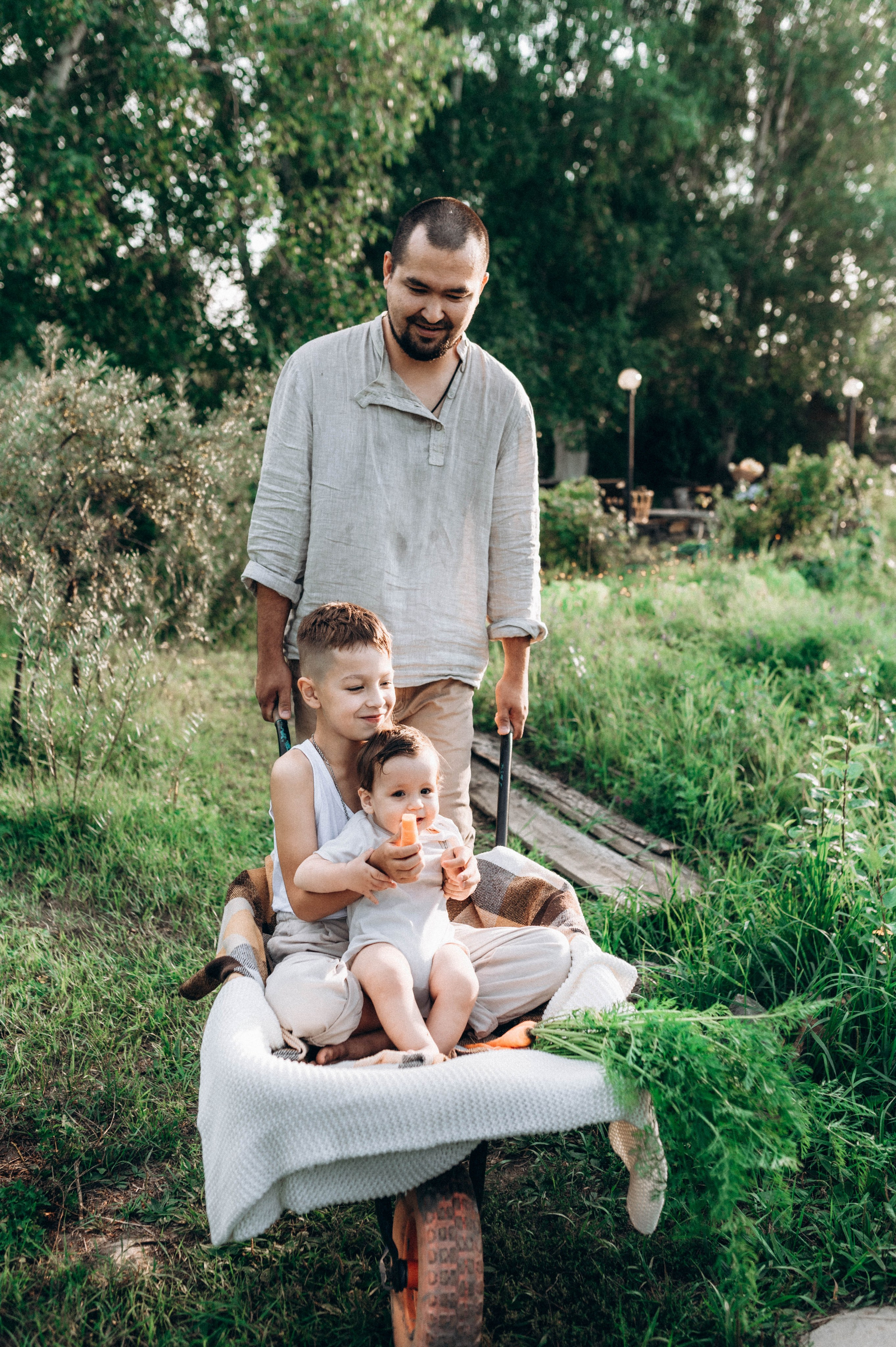 Карим, Надя, Матвей и Мирон. Свадебный и семейный фотограф в Чите Юлия Оранская