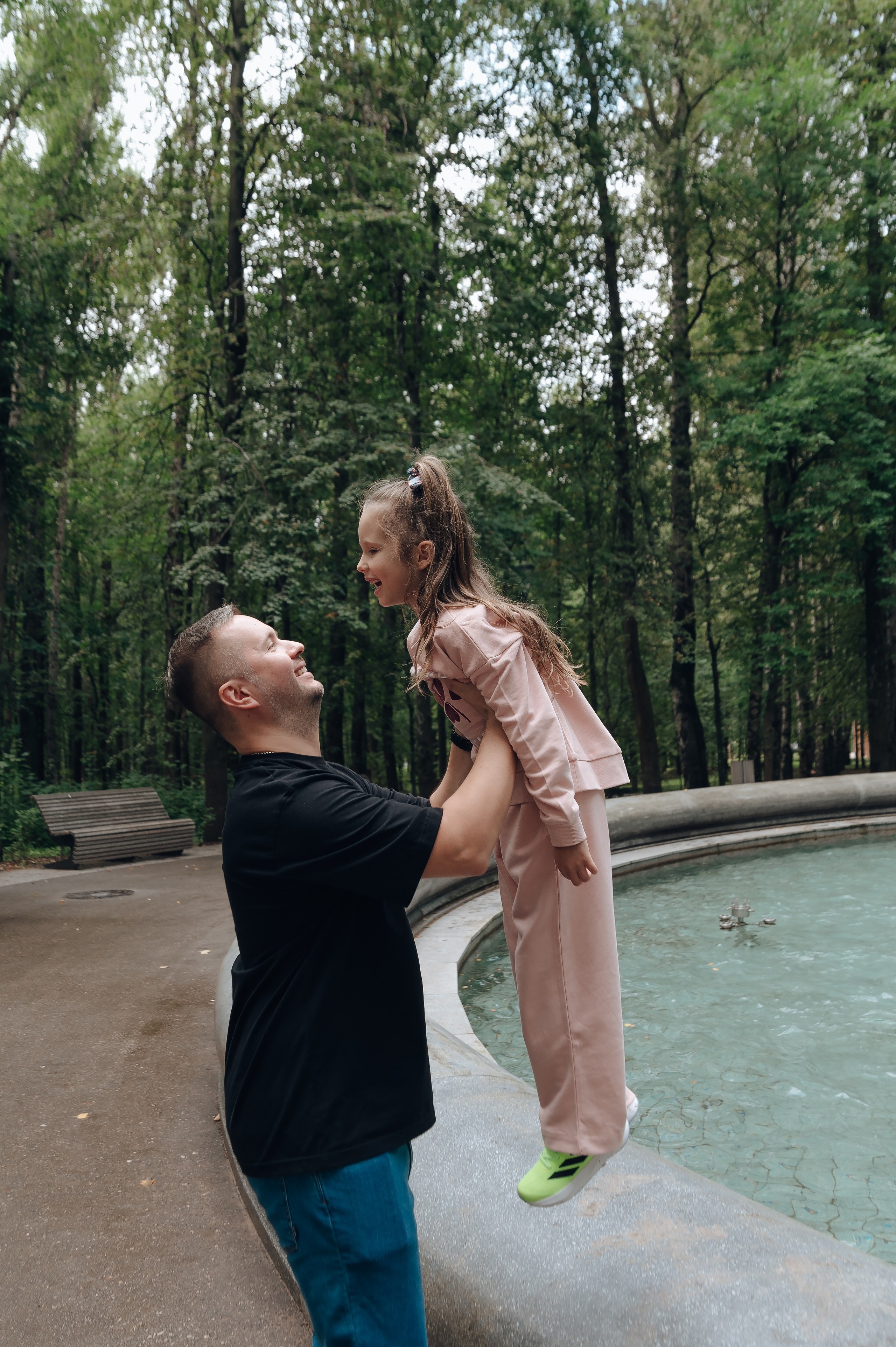 Трое в парке и меховой шар. Детский и семейный фотограф Катерина Мишина