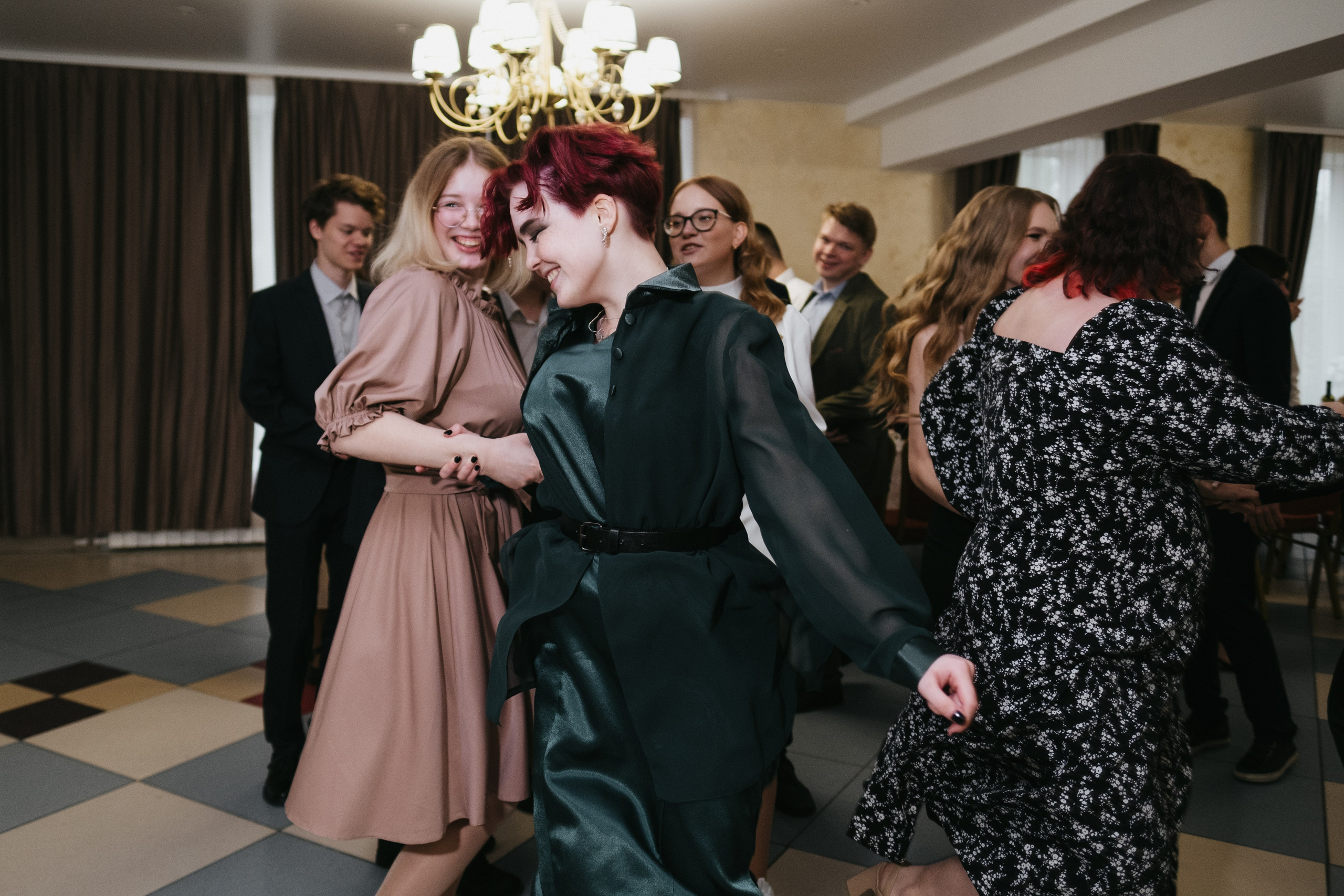 Выпускной 11 класс школы № 30. Свадебный и репортажной фотограф Денис Ожигин в Краснодаре и Краснодарском крае