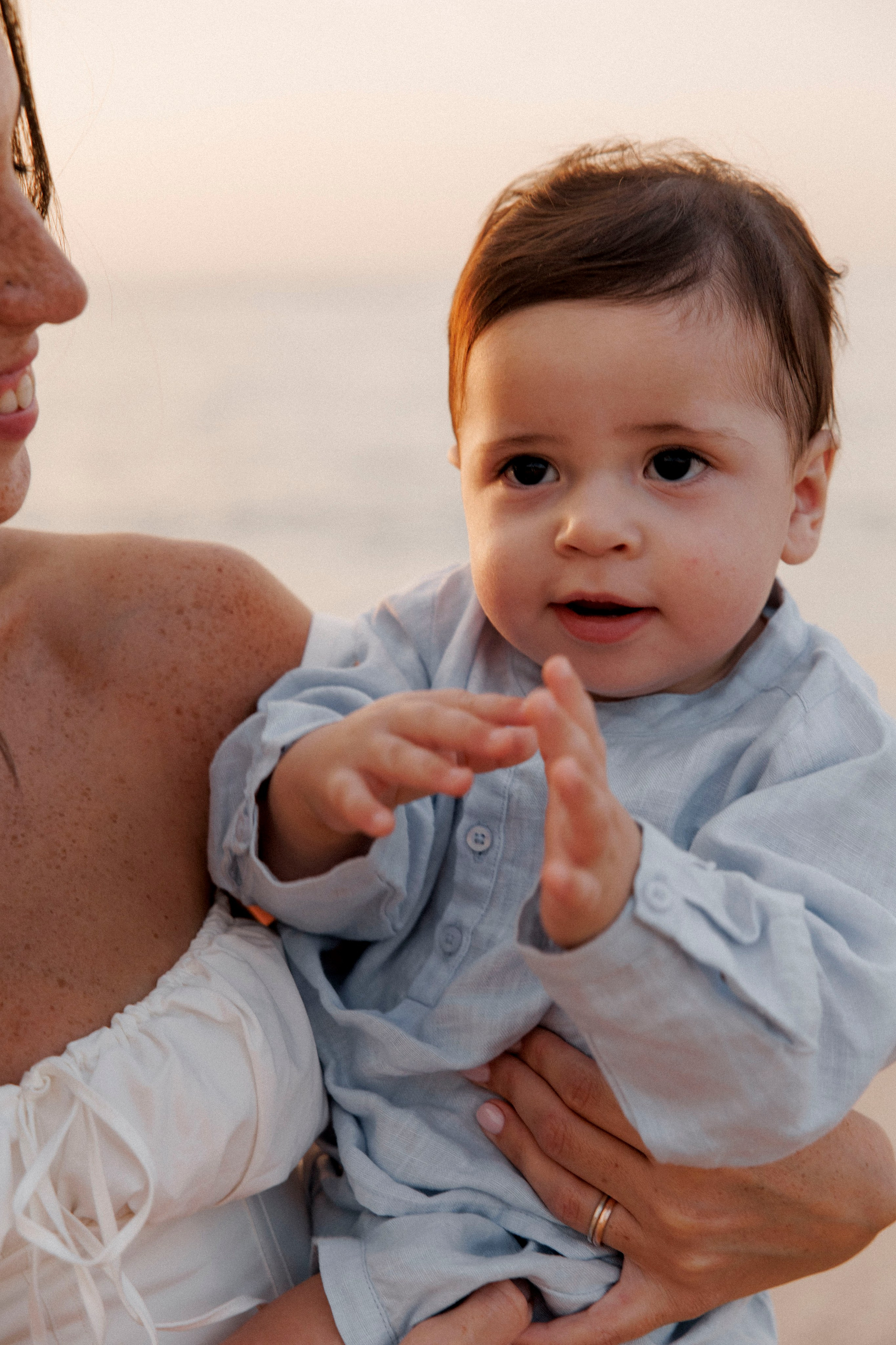 First year family photos near the sea. Главная