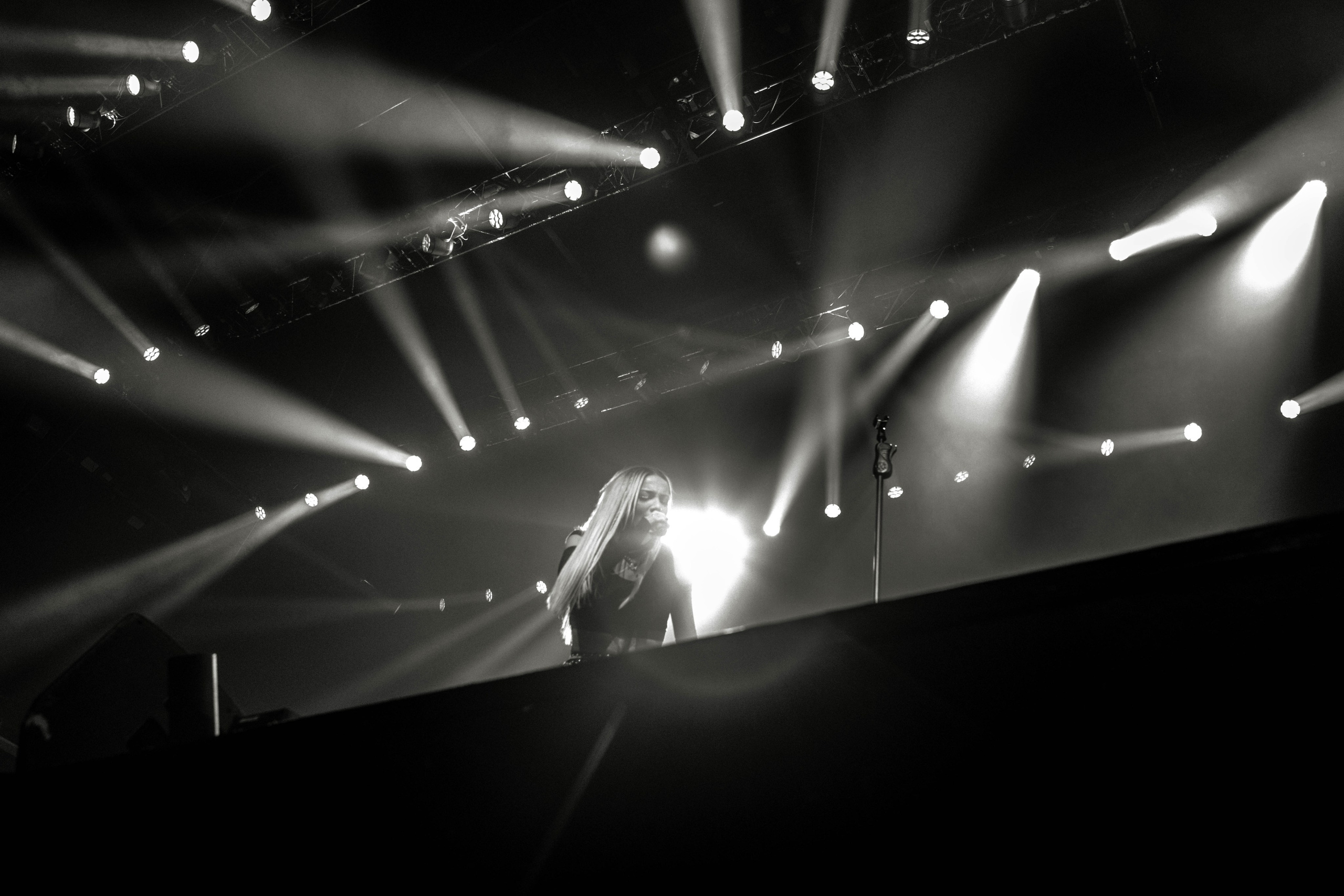 КОСИЧКИ ОТРЕЗАЛА И СОБРАЛА СТАДИУМ