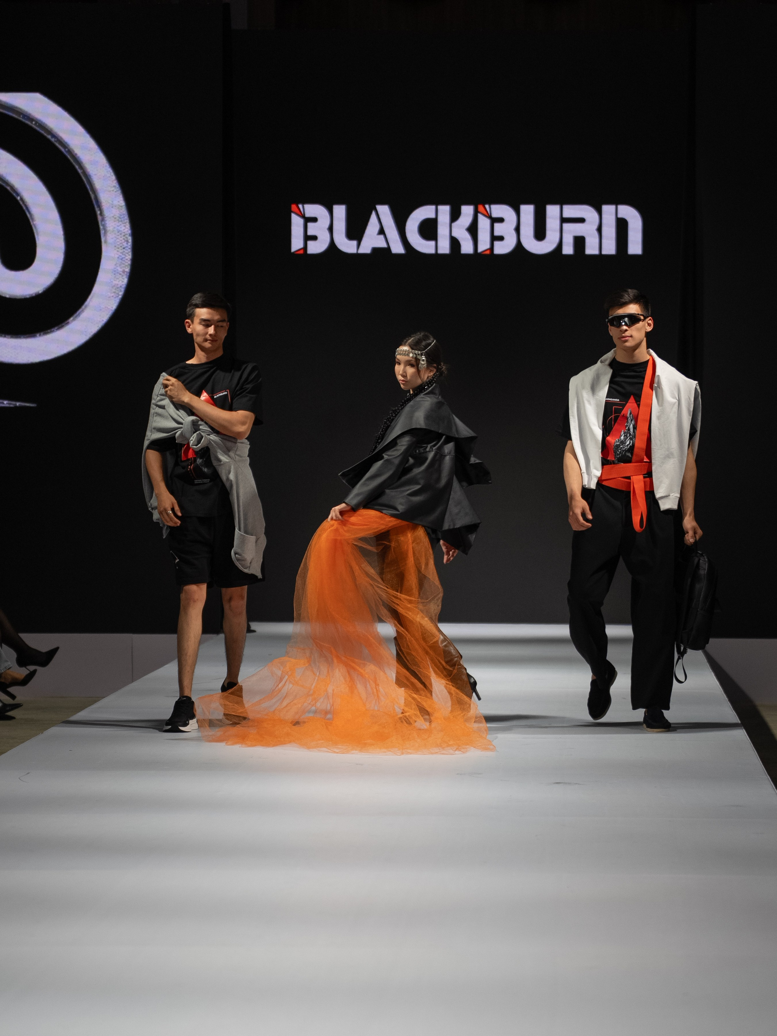 EURASIAN FASHION WEEK BlackBurn. Сайт Алматинского НЮ АРТ, будуар и фэшн фотографа Дениса Карпенко