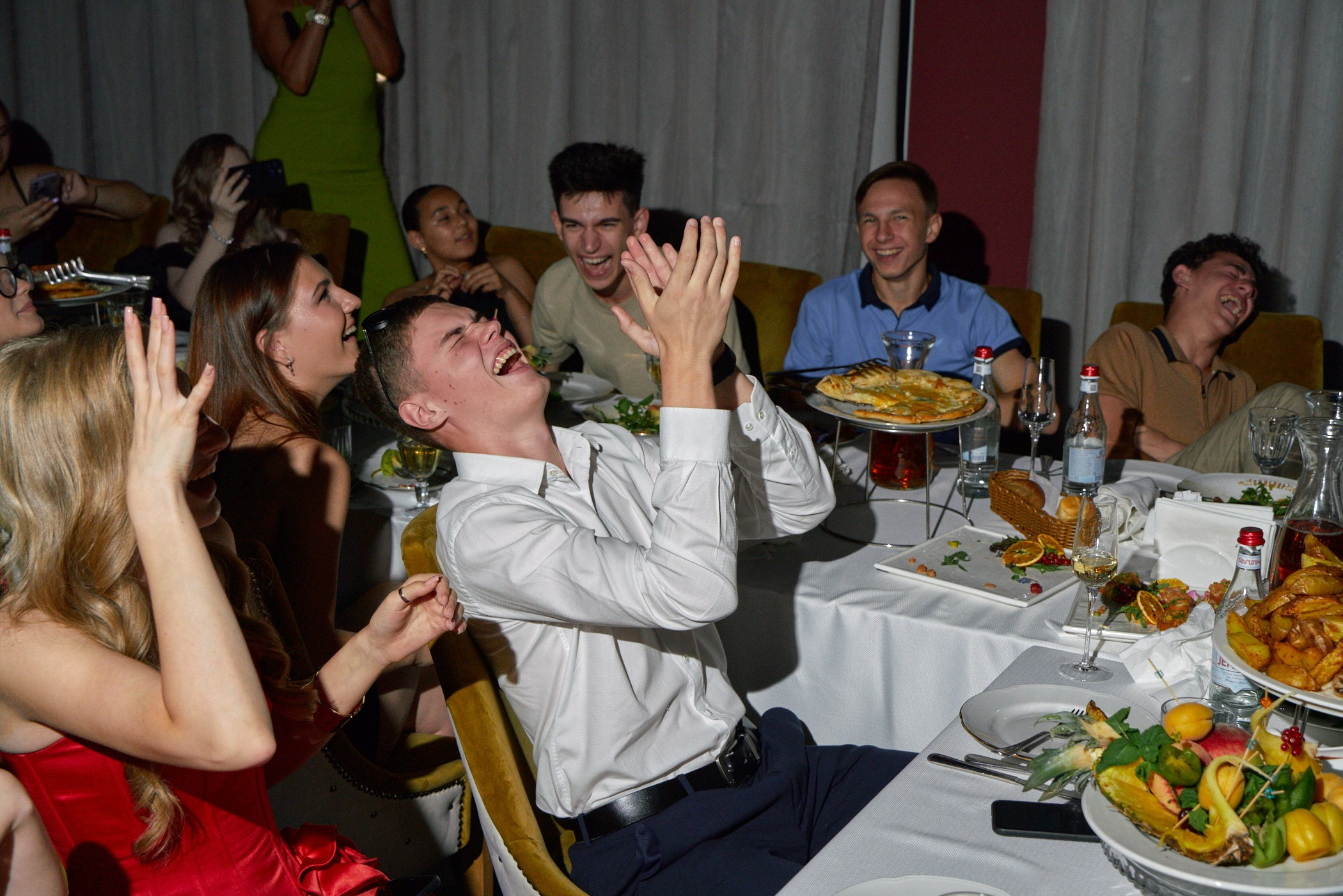 Фоторепортаж выпускного вечера. Профессиональный фотограф в Анапе Артем Ковальский