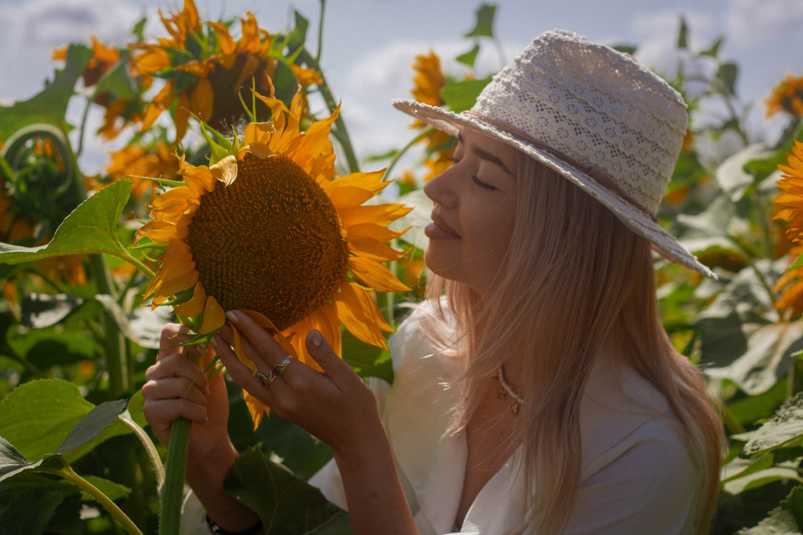 Настроение: уйти в поле с подсолнухами. Портретный фотограф в Саратове