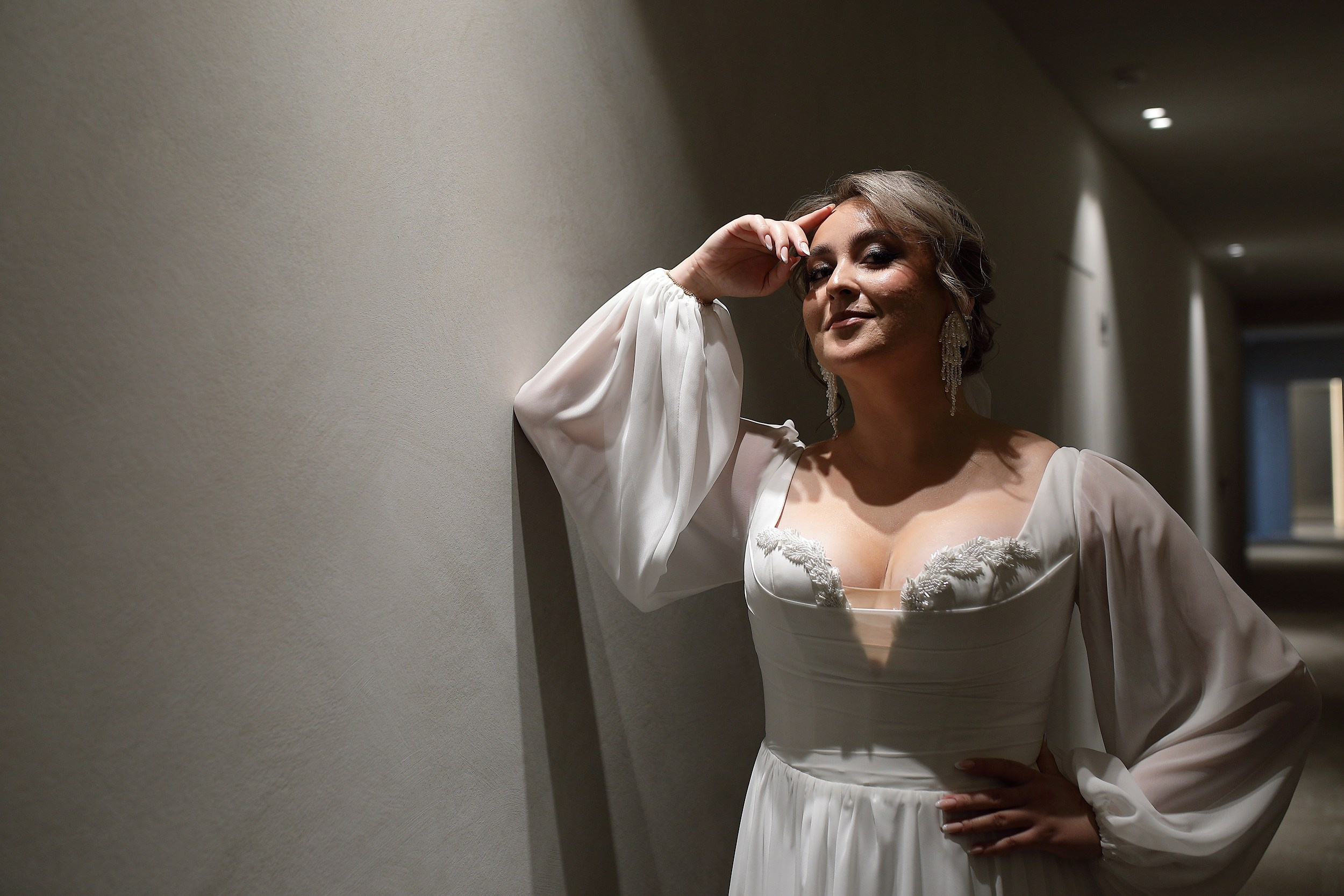 невеста фотосессия в коридоре отеля