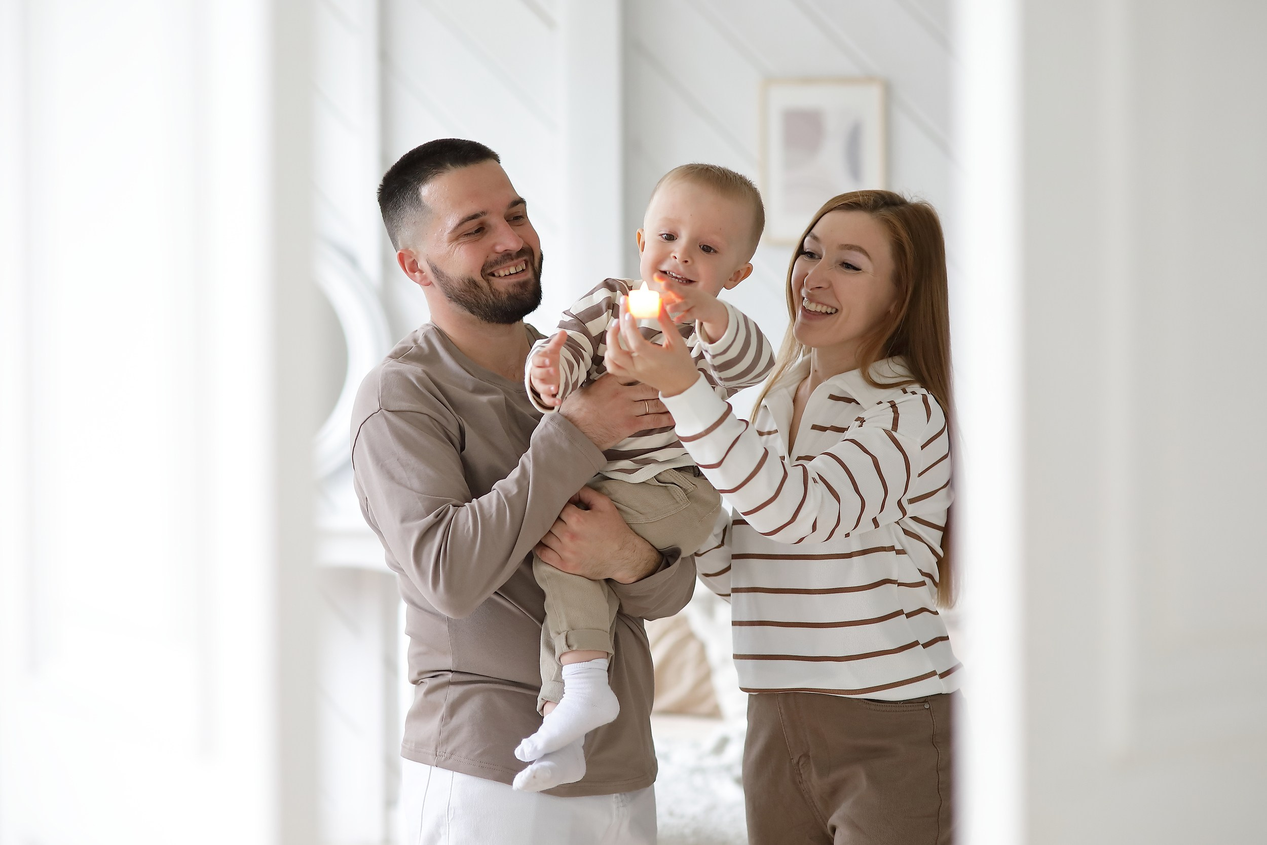 Семейные фотосессии в студии. Свадебный и семейный фотограф и видеограф в Екатеринбурге Полянские Тимур и Анастасия