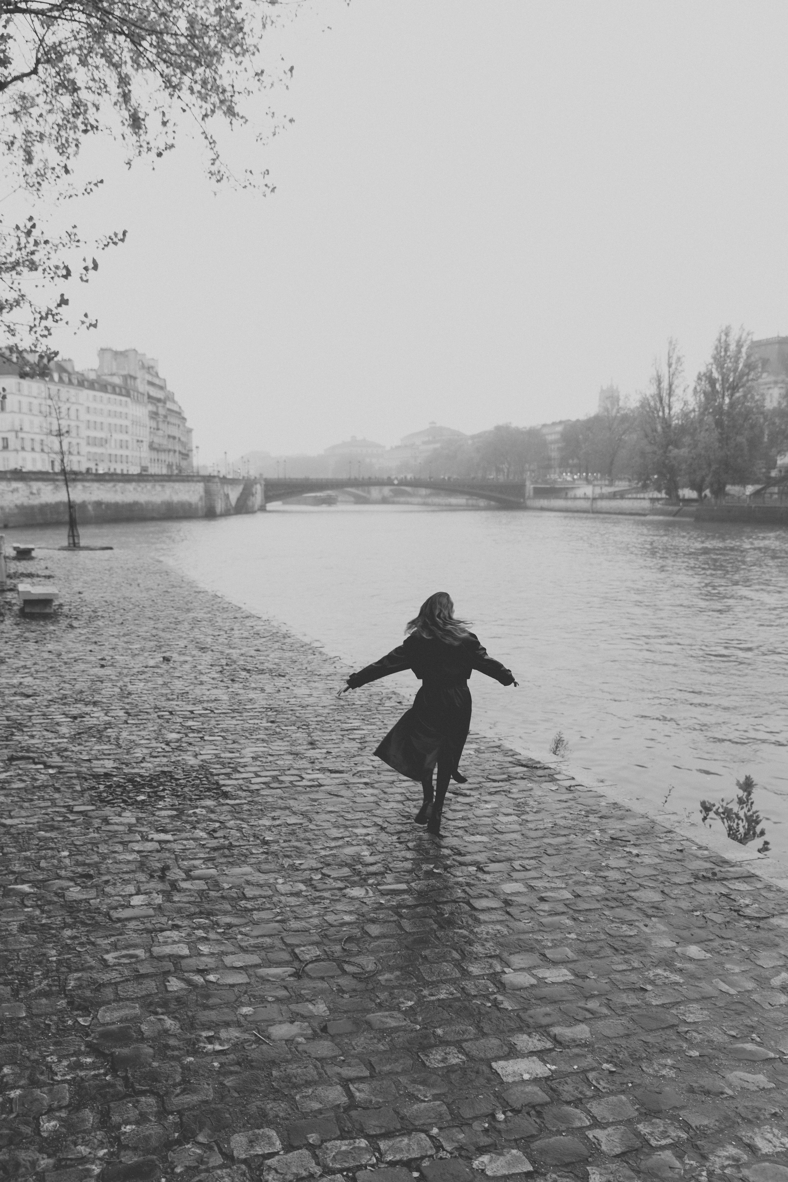 Femme fatale. Photographer in Paris