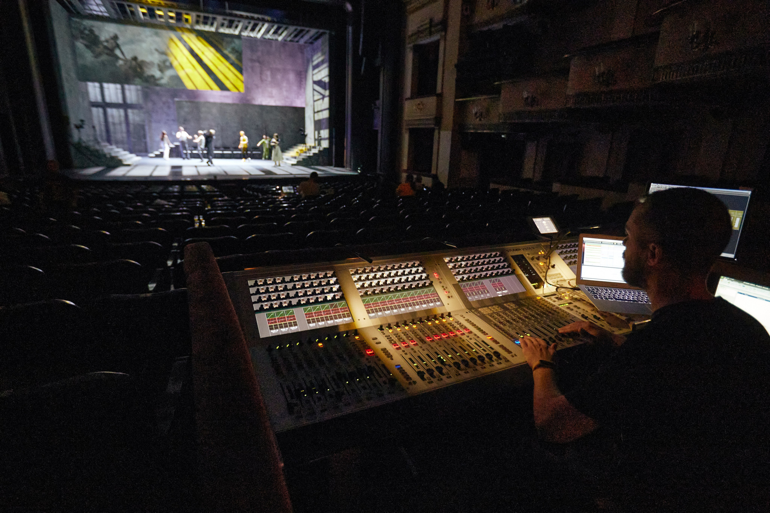 Гастроли Краснодарского театра драмы им. М. Горького в Москве, театр им. Е. Вахтангова. Фотограф Юлия Маринина