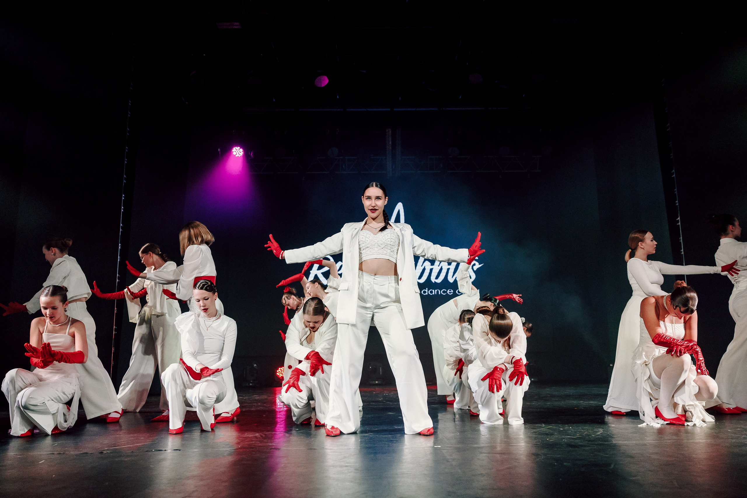 Отчётный концерт танцевальной школы «Red Rabbits» 2025. Лёшка Варзегов — фотограф