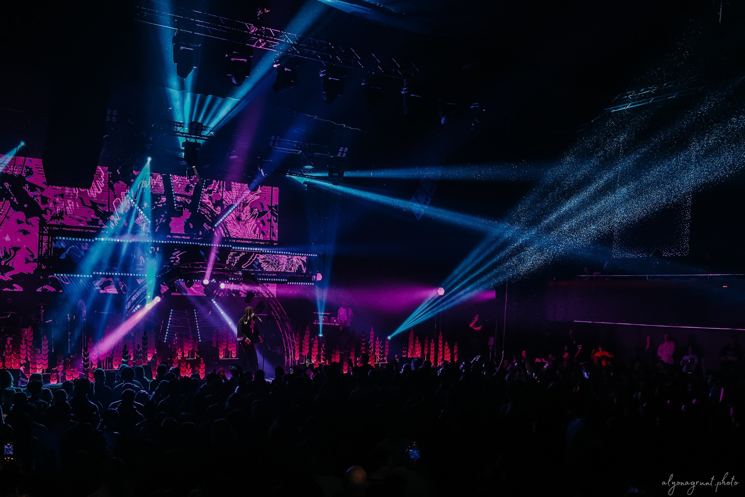 Концерт группы Нейромонах Феофан, фоторепортаж СПб, BASE SPB, 11.04.2025. Алена Адрианова: фотограф в Санкт-Петербурге