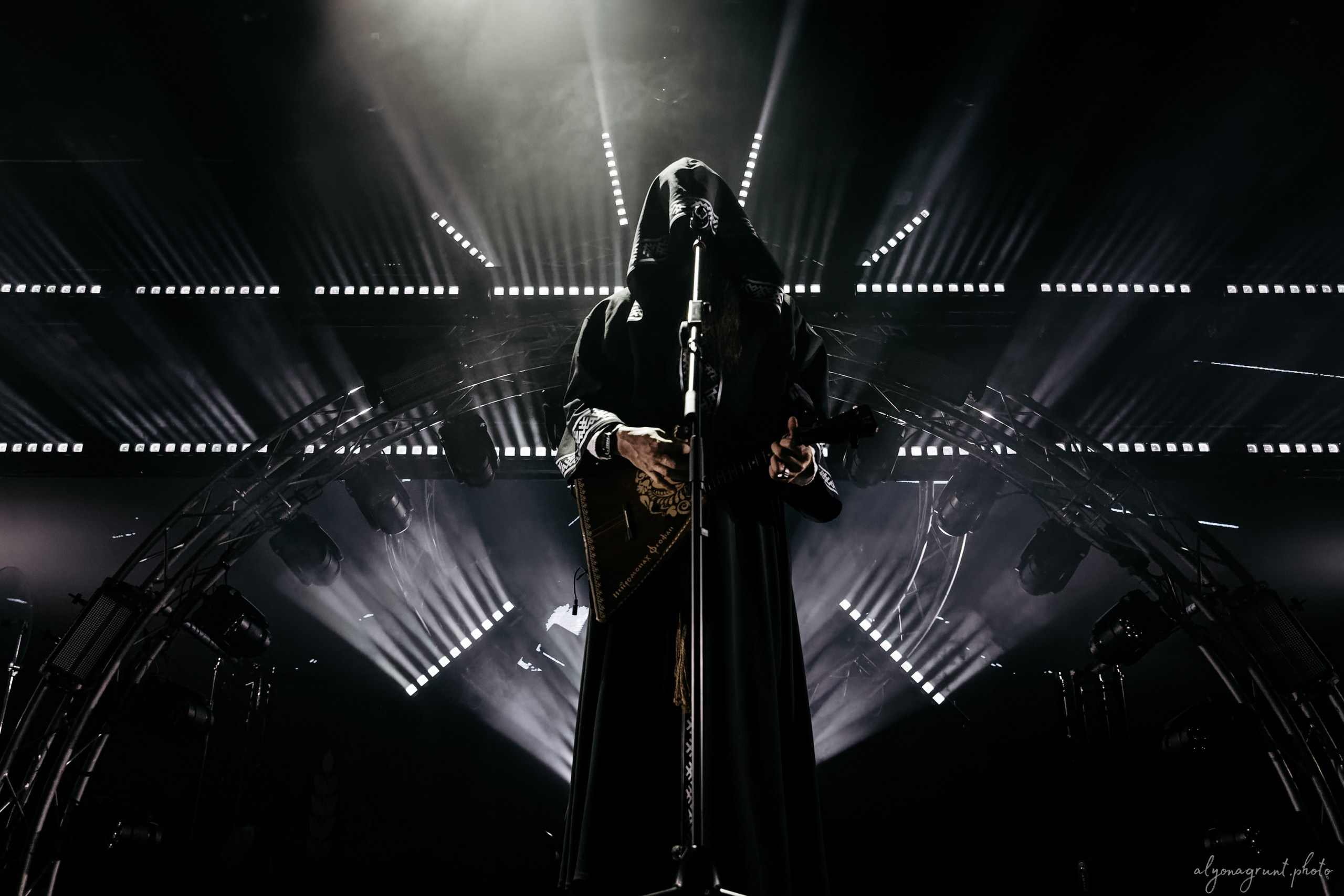 Концерт группы Нейромонах Феофан, фоторепортаж СПб, BASE SPB, 11.04.2025. Алена Адрианова: фотограф в Санкт-Петербурге