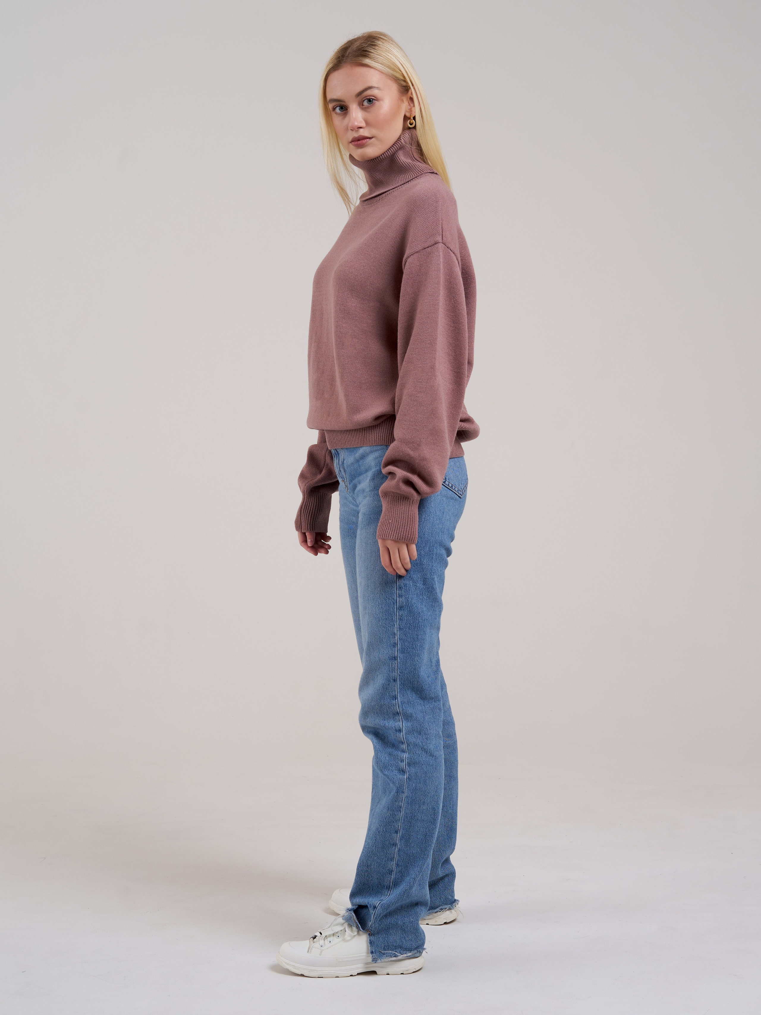 Съемка для рекламы одежды на маркетплейсах. Фотограф Екатеринбург Кокшарова Александра