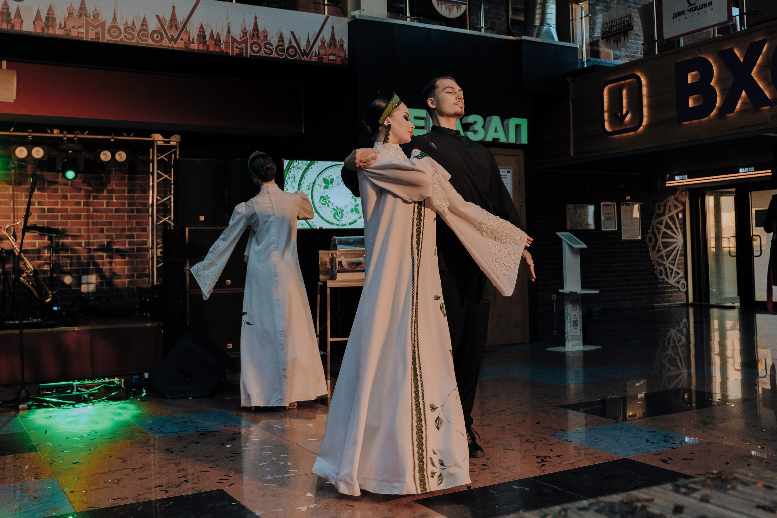 20 ЛЕТ МЕГАПОЛИС ЧЕЛЯБИНСК ХЕДЛАЙНЕР ЕЛКА. Репортажный фотограф Зуев Роман г. Челябинск