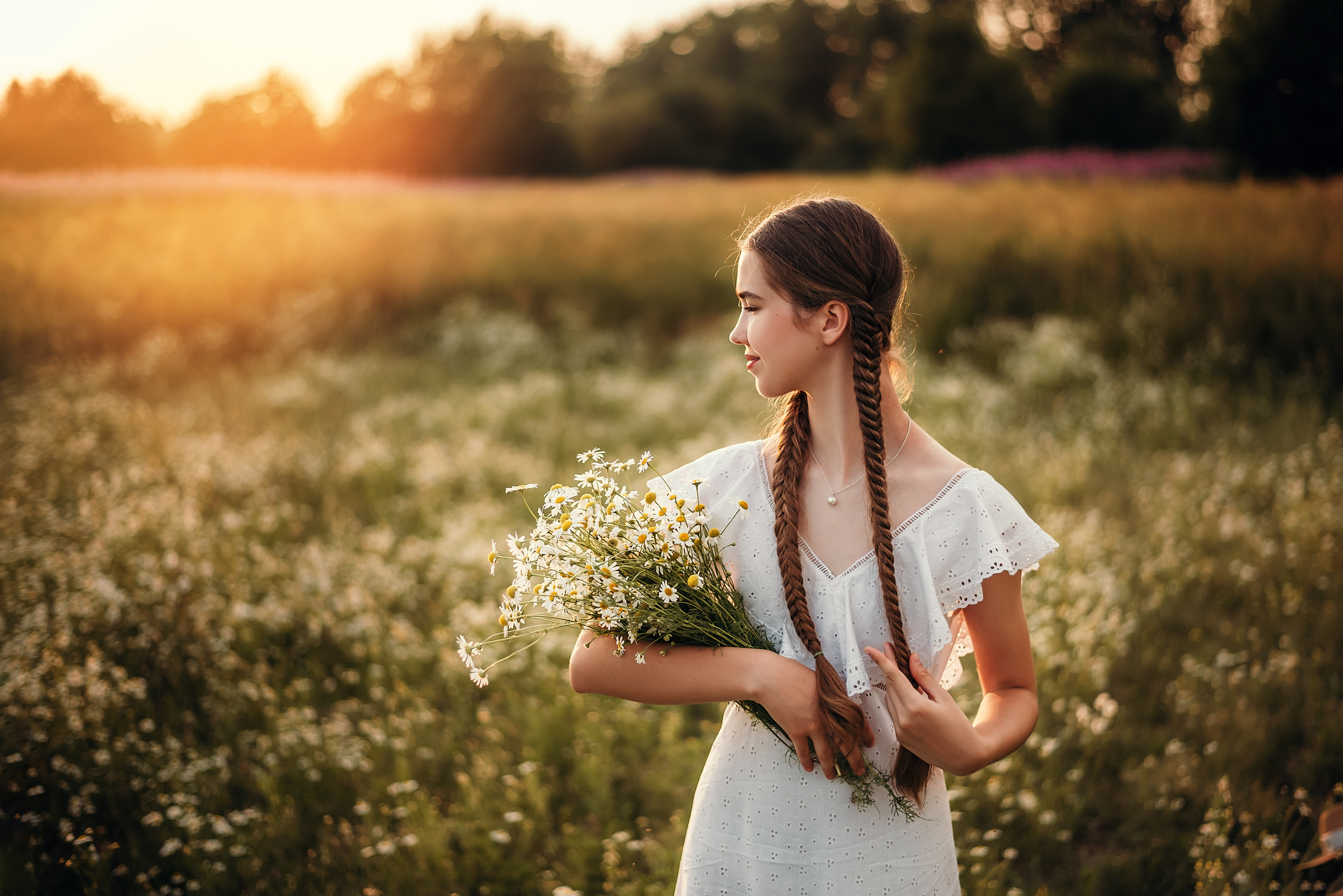 Эмилия, поле иван-чая и ромашек. Фотограф в Санкт- Петербурге Мария Золотарь