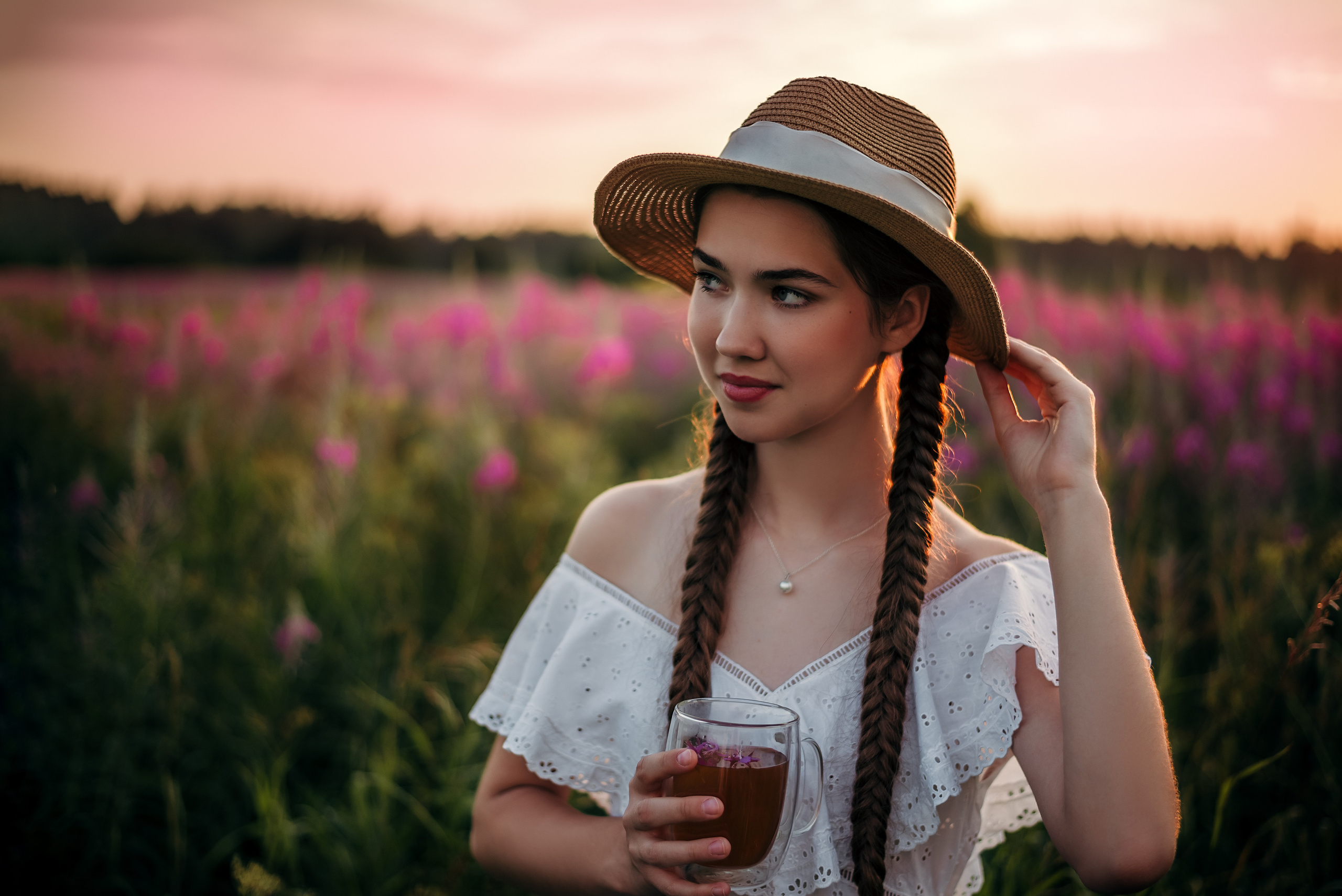 Эмилия, поле иван-чая и ромашек. Фотограф в Санкт- Петербурге Мария Золотарь