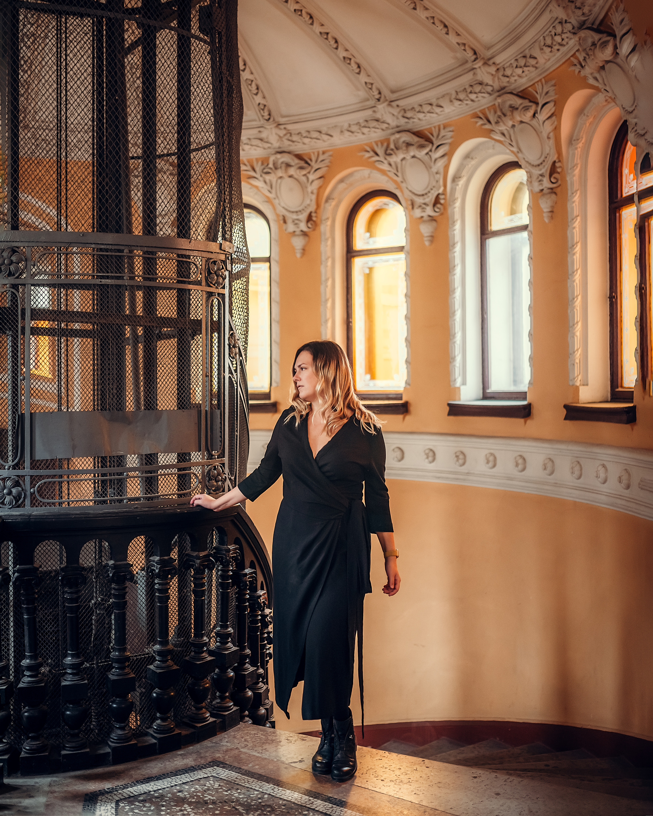 Анна, парадная «Ромашка» и мост Ломоносова. Фотограф в Санкт- Петербурге Мария Золотарь