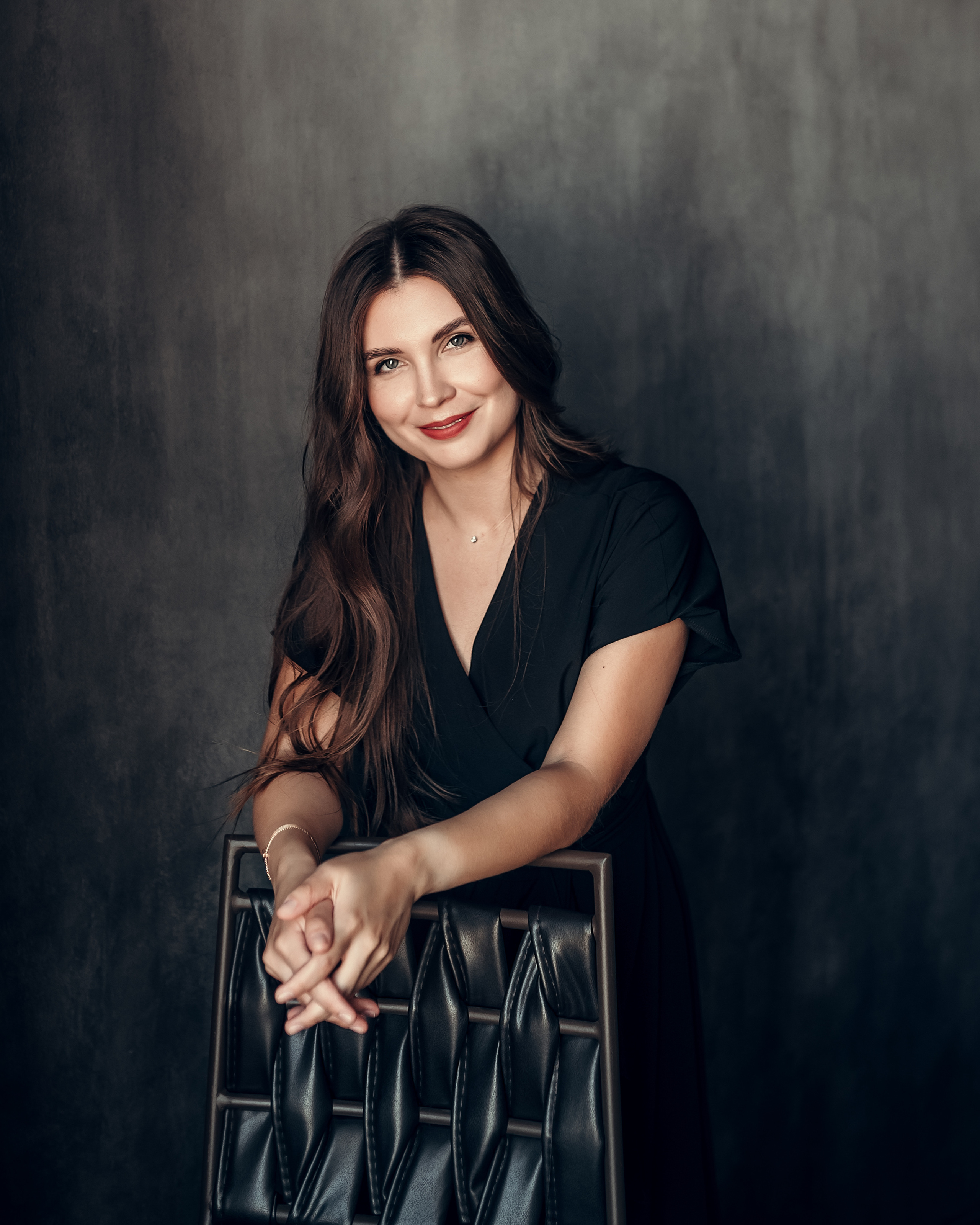 Анна, съёмка с виолончелью, студия Веретено. Фотограф в Санкт- Петербурге Мария Золотарь