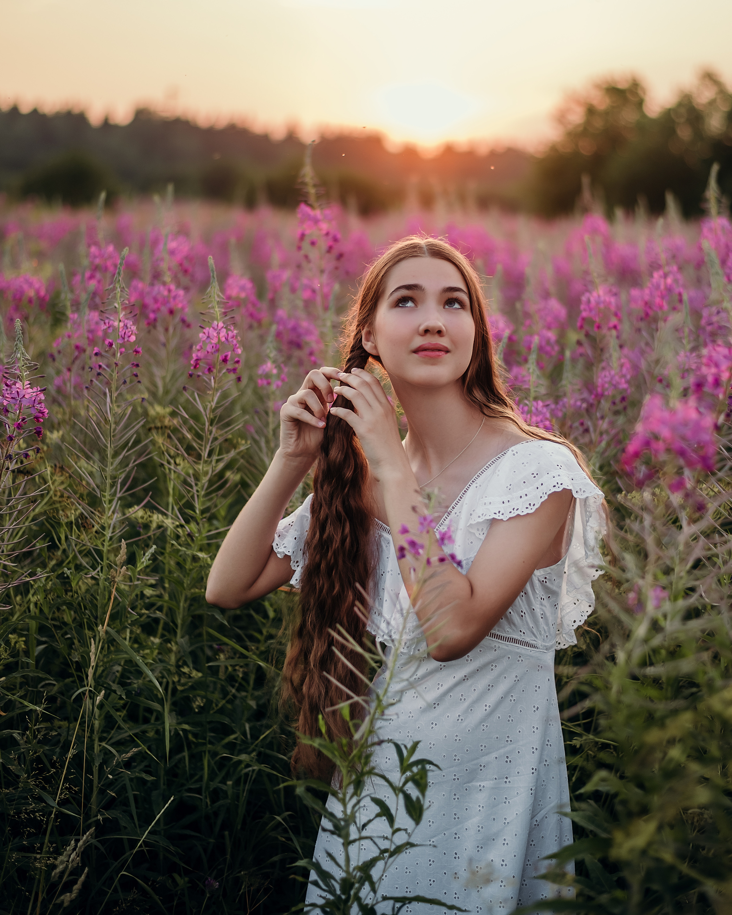 Эмилия, поле иван-чая и ромашек. Фотограф в Санкт- Петербурге Мария Золотарь
