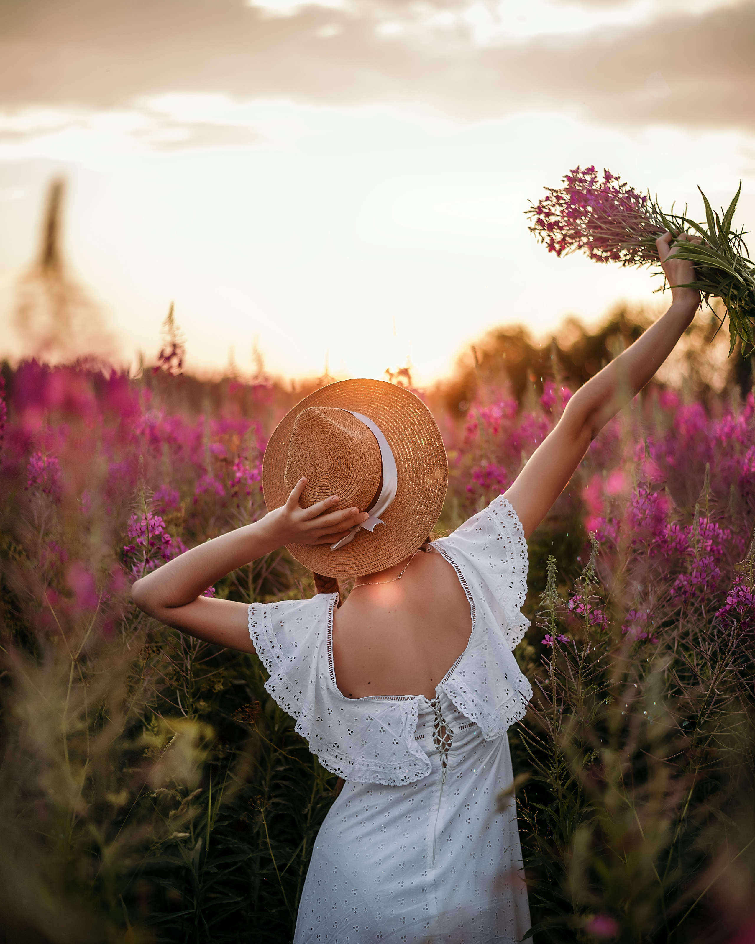 Эмилия, поле иван-чая и ромашек. Фотограф в Санкт- Петербурге Мария Золотарь