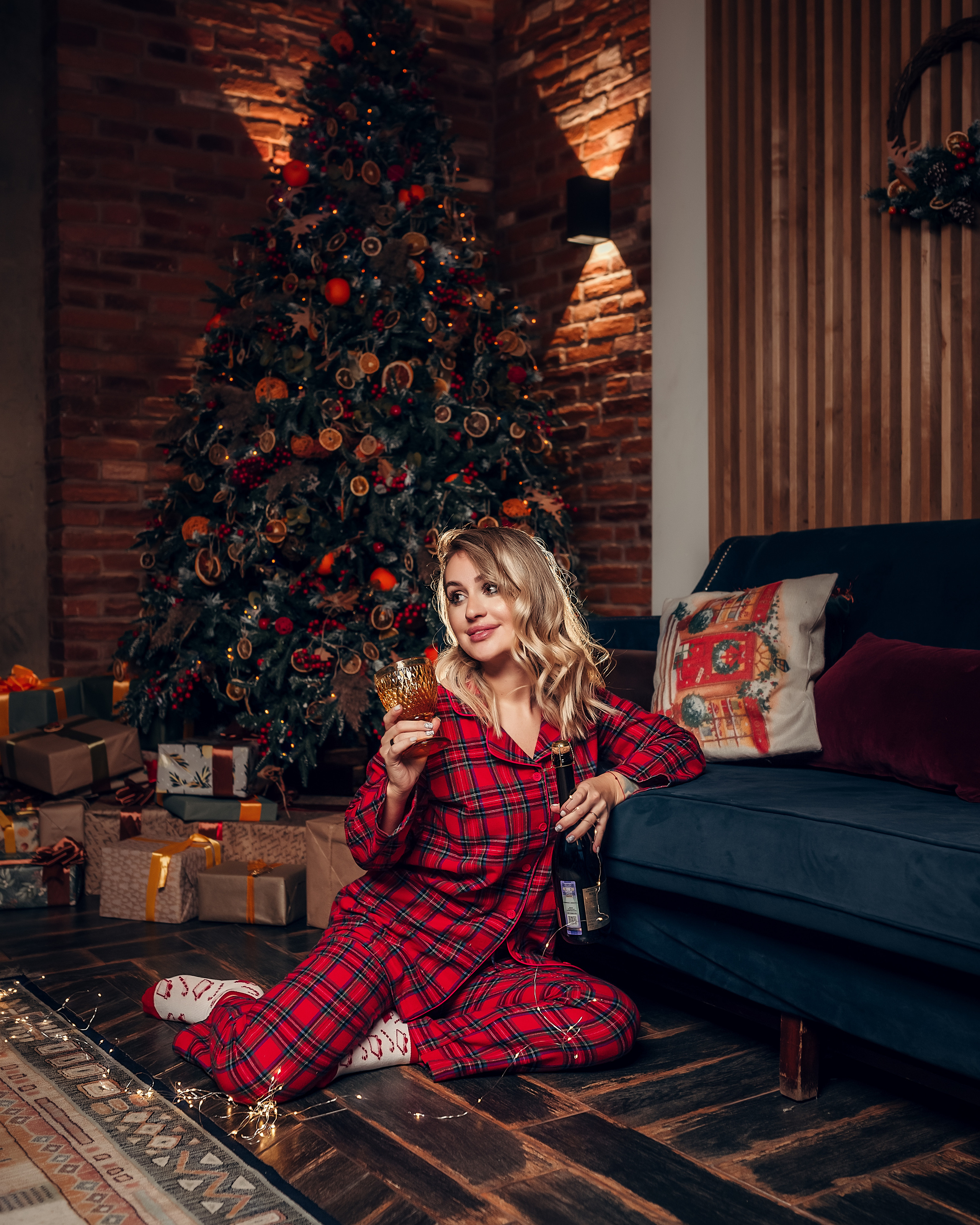 Семейная с кроликом, студия Leona Stage. Фотограф в Санкт- Петербурге Мария Золотарь