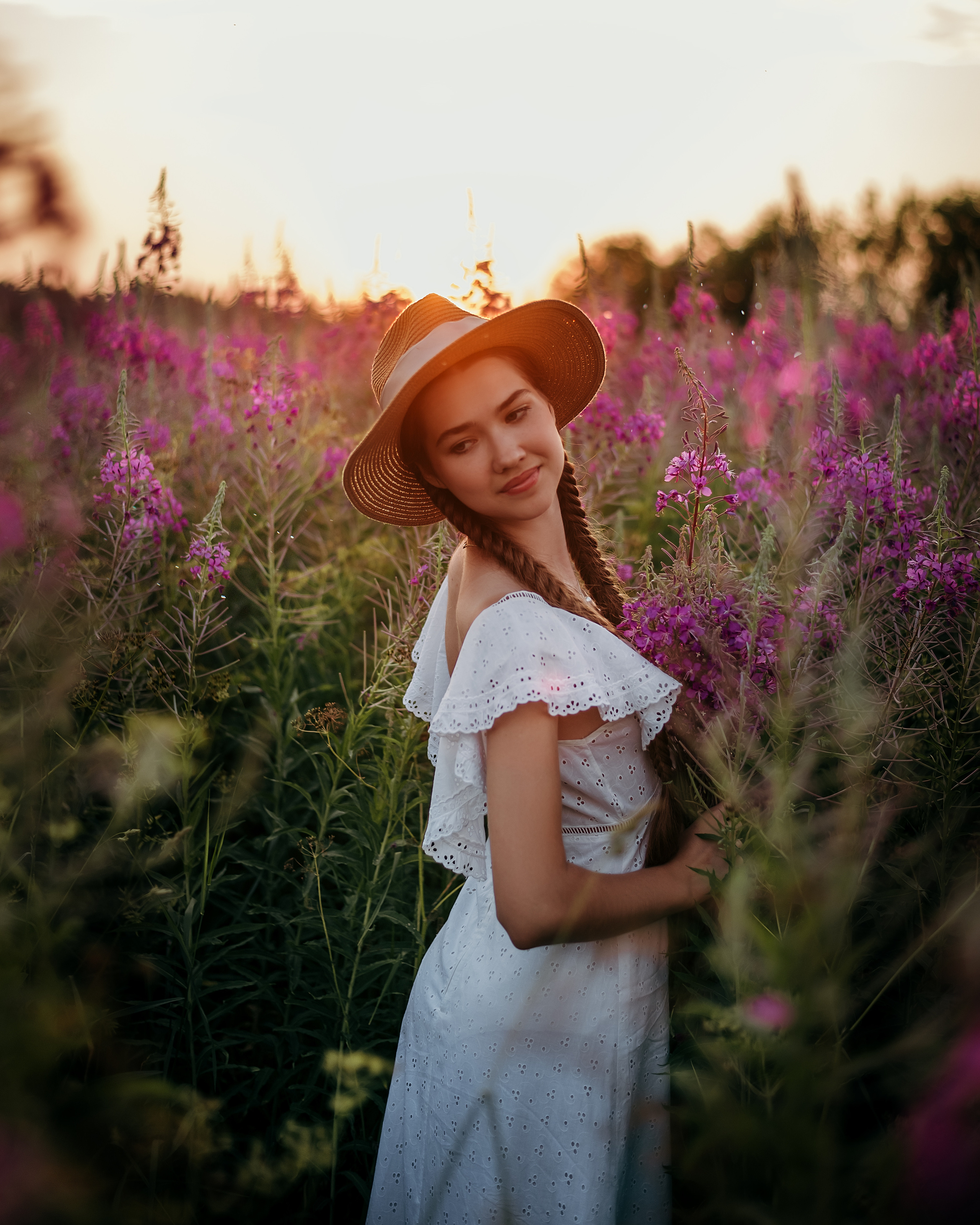 Эмилия, поле иван-чая и ромашек. Фотограф в Санкт- Петербурге Мария Золотарь