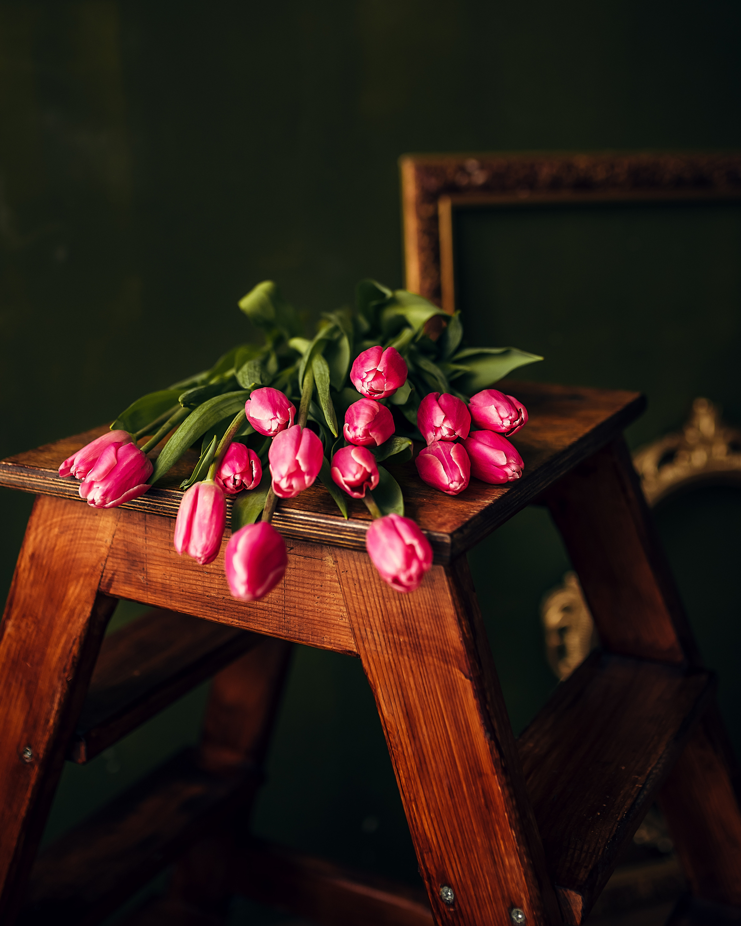 Надежда, съёмка с тюльпанами, студия Cotton. Фотограф в Санкт- Петербурге Мария Золотарь