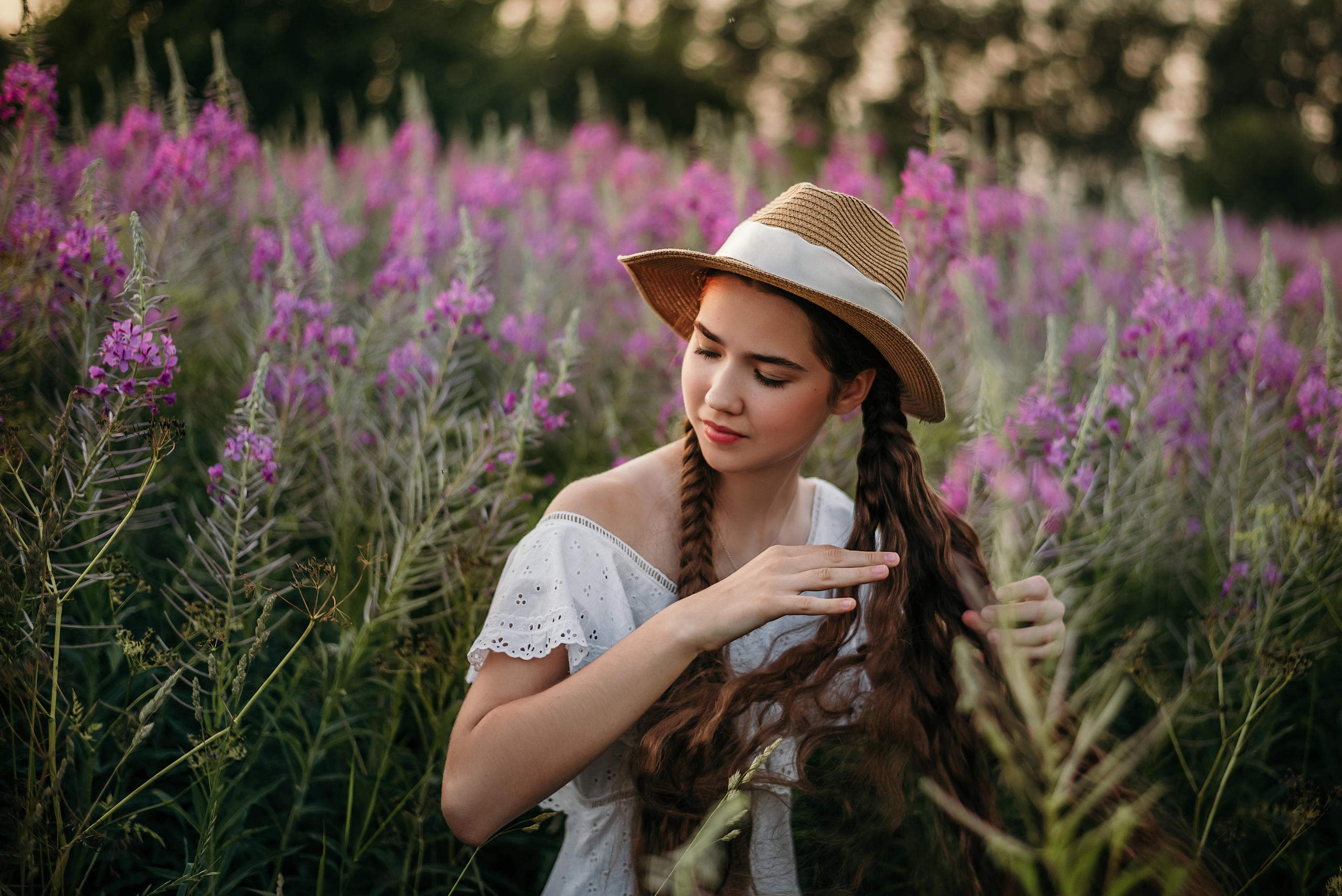 Эмилия, поле иван-чая и ромашек. Фотограф в Санкт- Петербурге Мария Золотарь