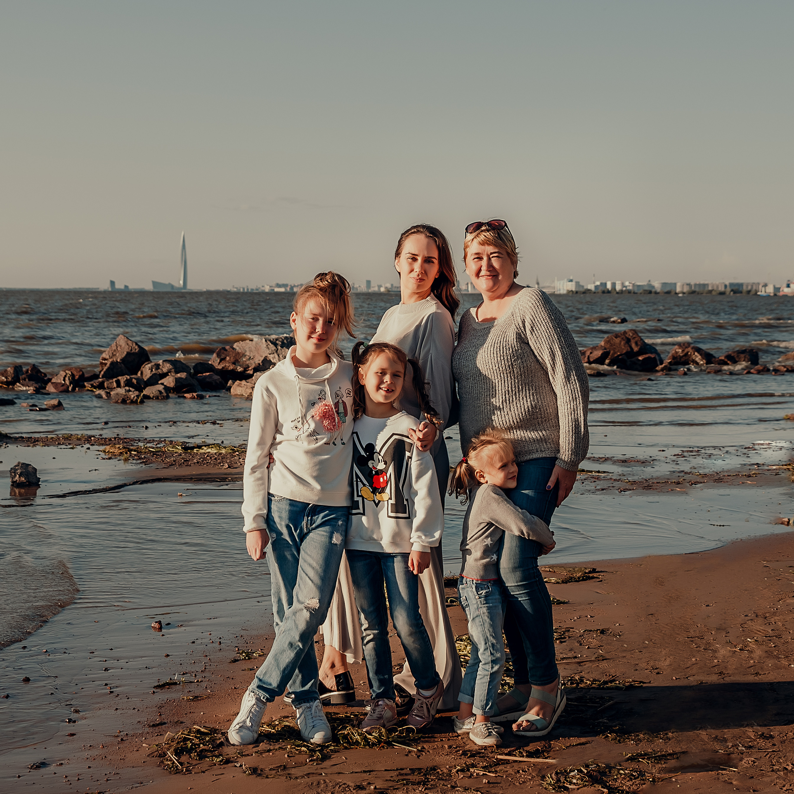 Большая семья, пляж Финского залива. Фотограф в Санкт- Петербурге Мария Золотарь