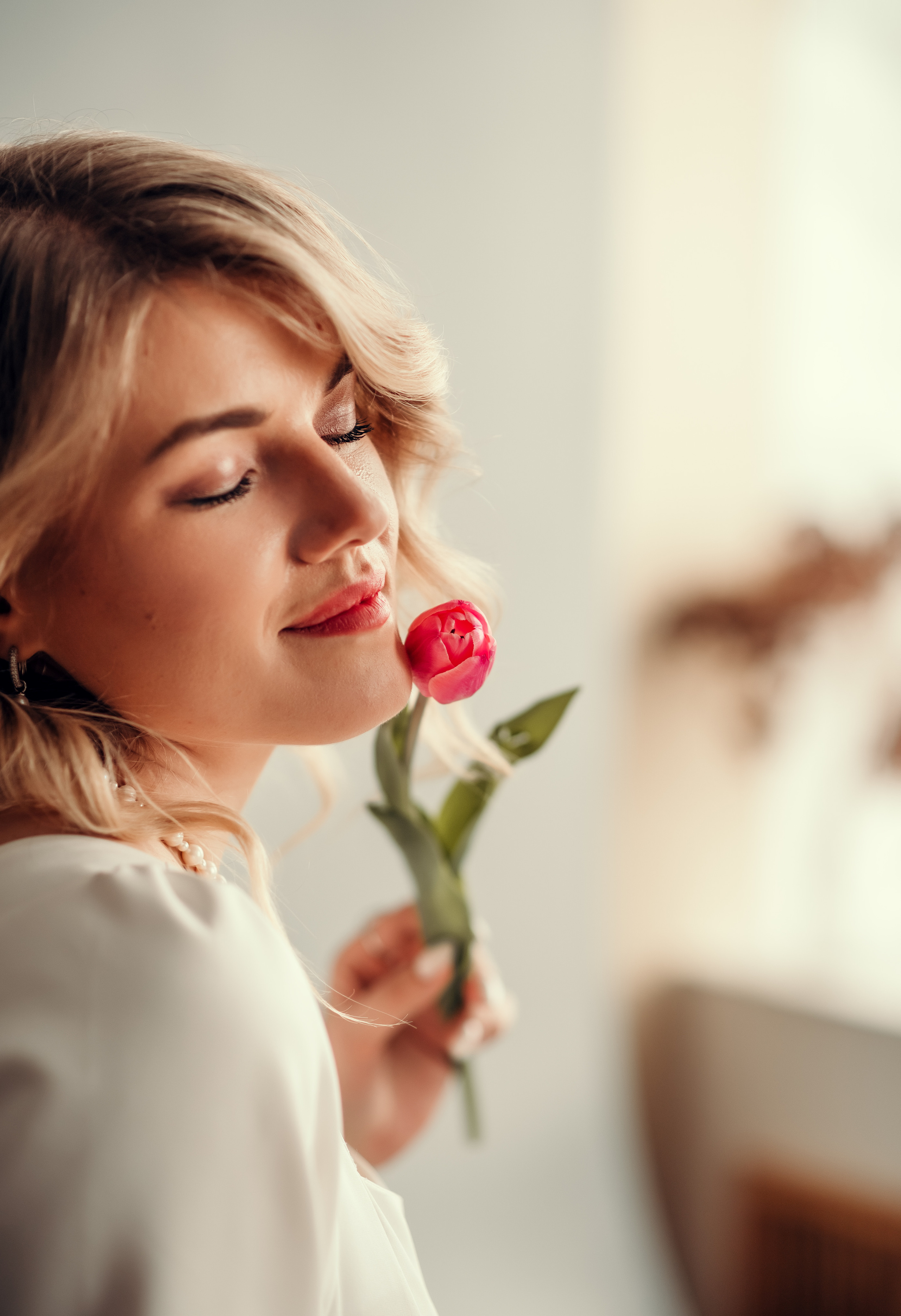 Надежда, съёмка с тюльпанами, студия Cotton. Фотограф в Санкт- Петербурге Мария Золотарь