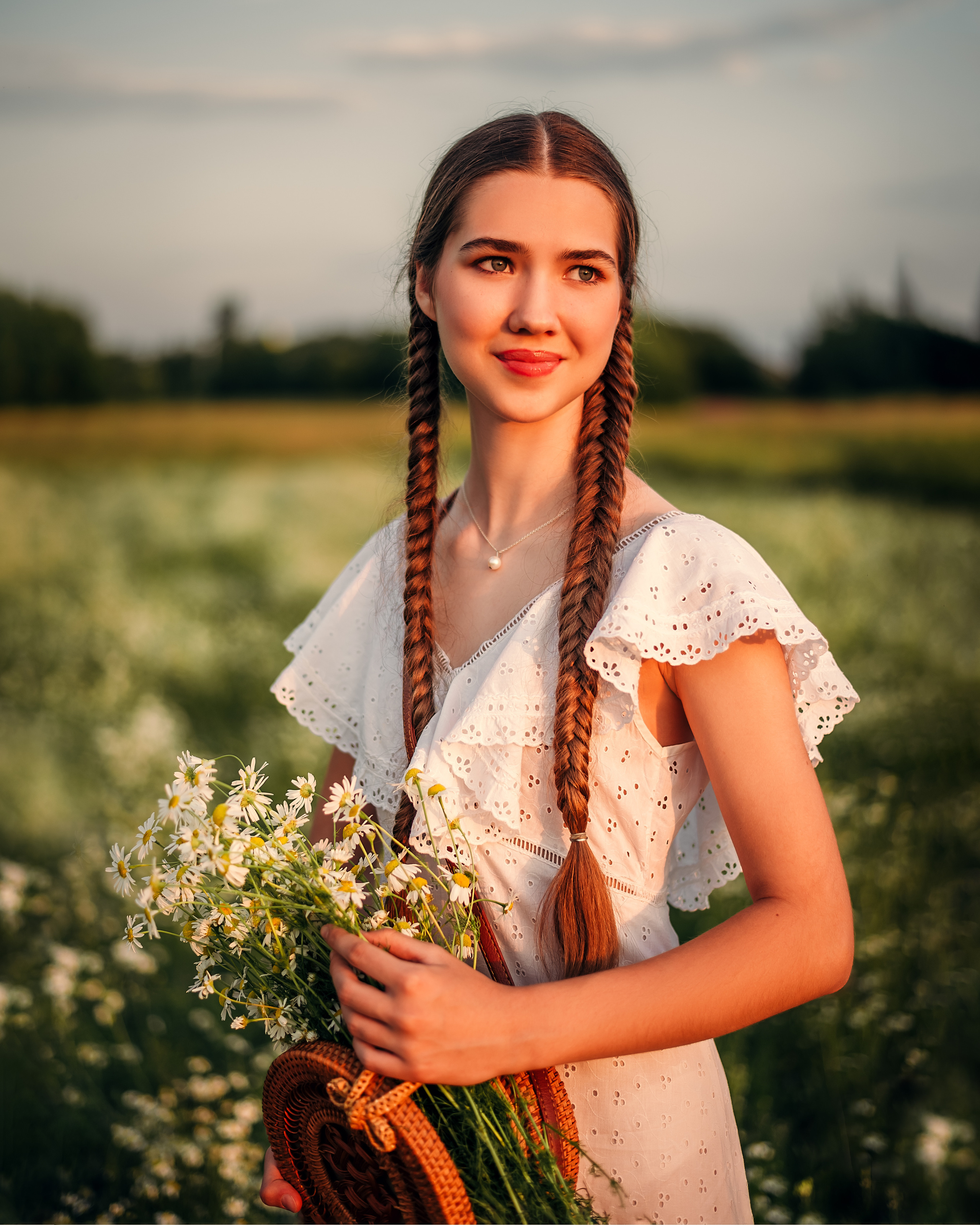 Эмилия, поле иван-чая и ромашек. Фотограф в Санкт- Петербурге Мария Золотарь