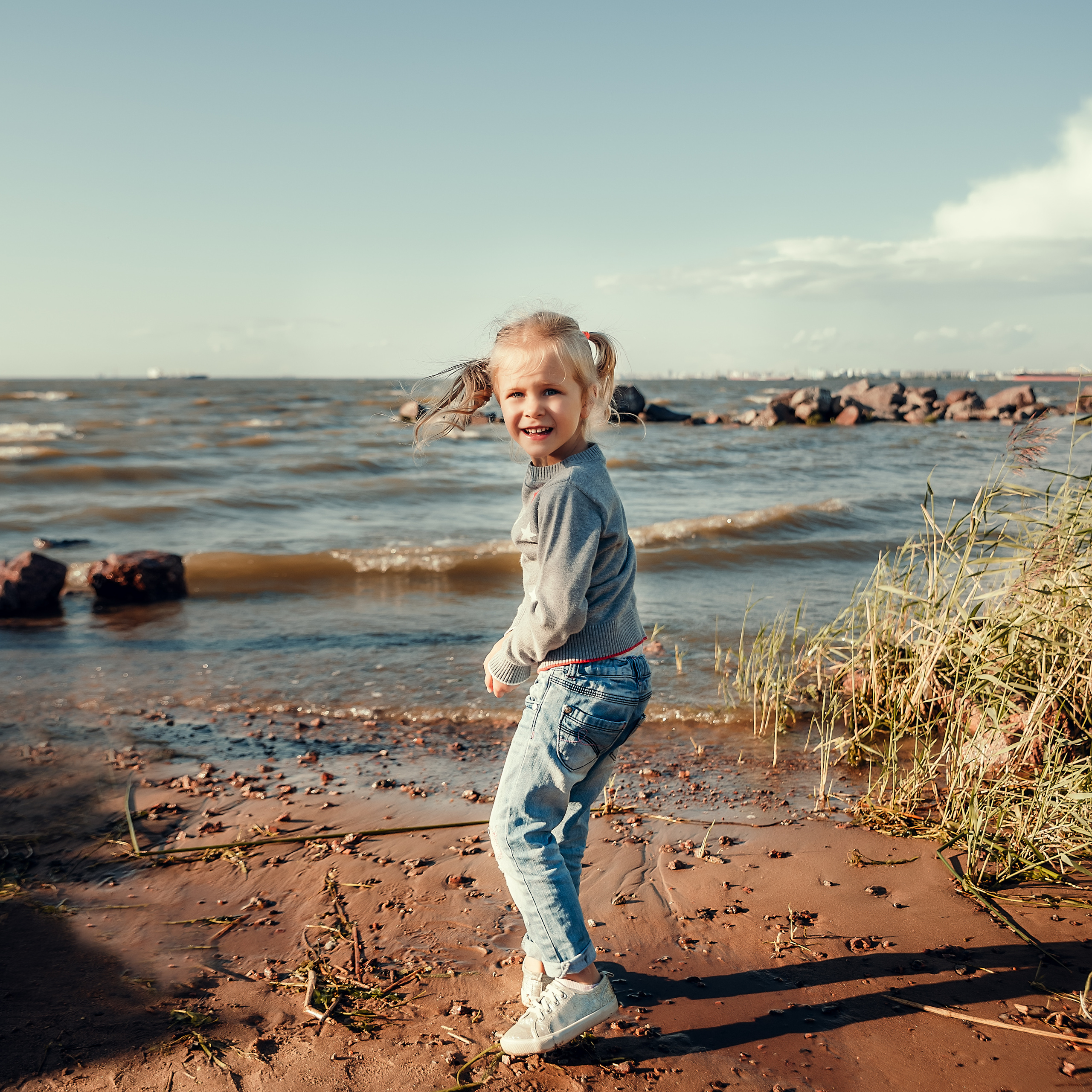 Большая семья, пляж Финского залива. Фотограф в Санкт- Петербурге Мария Золотарь