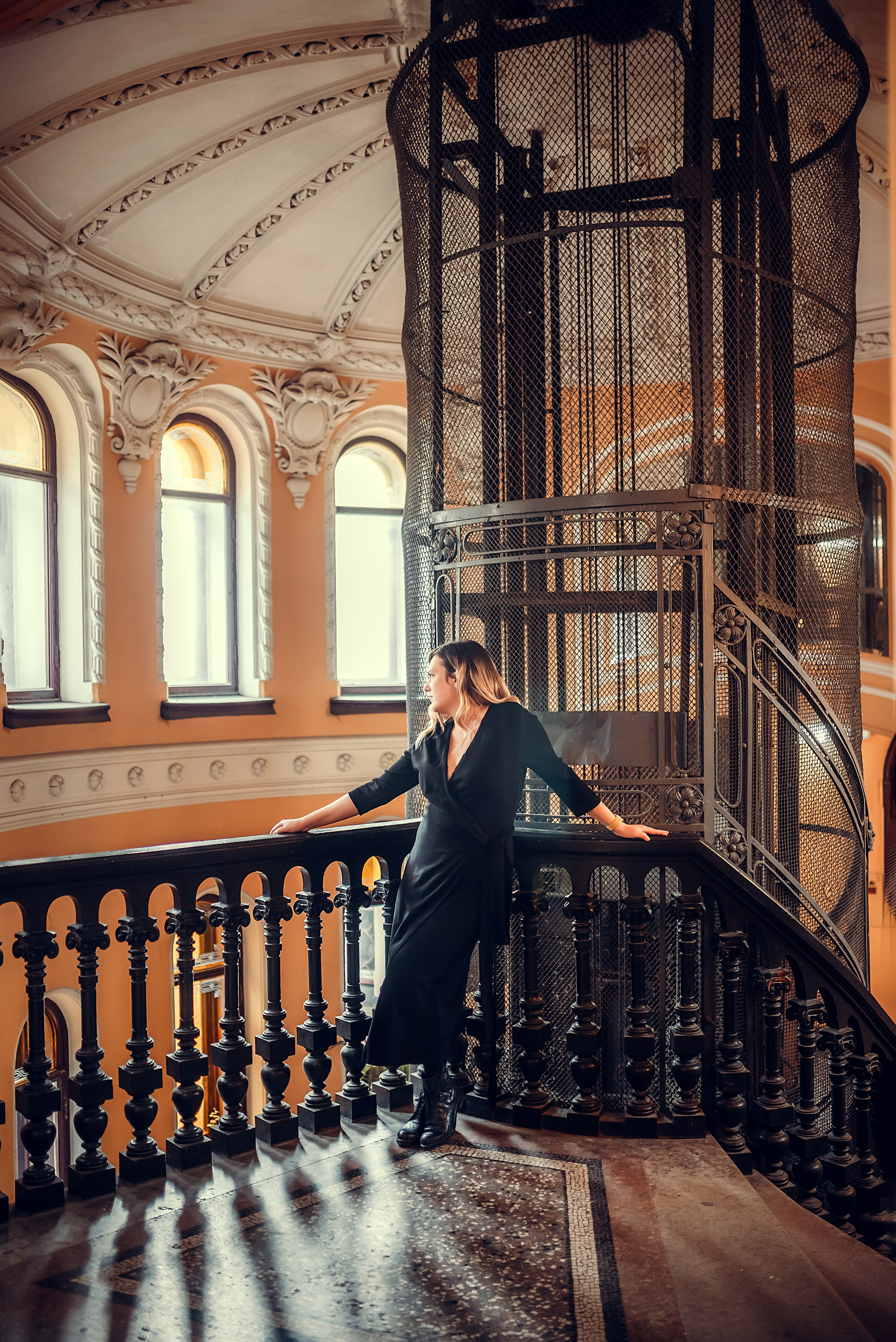 Анна, парадная «Ромашка» и мост Ломоносова. Фотограф в Санкт- Петербурге Мария Золотарь