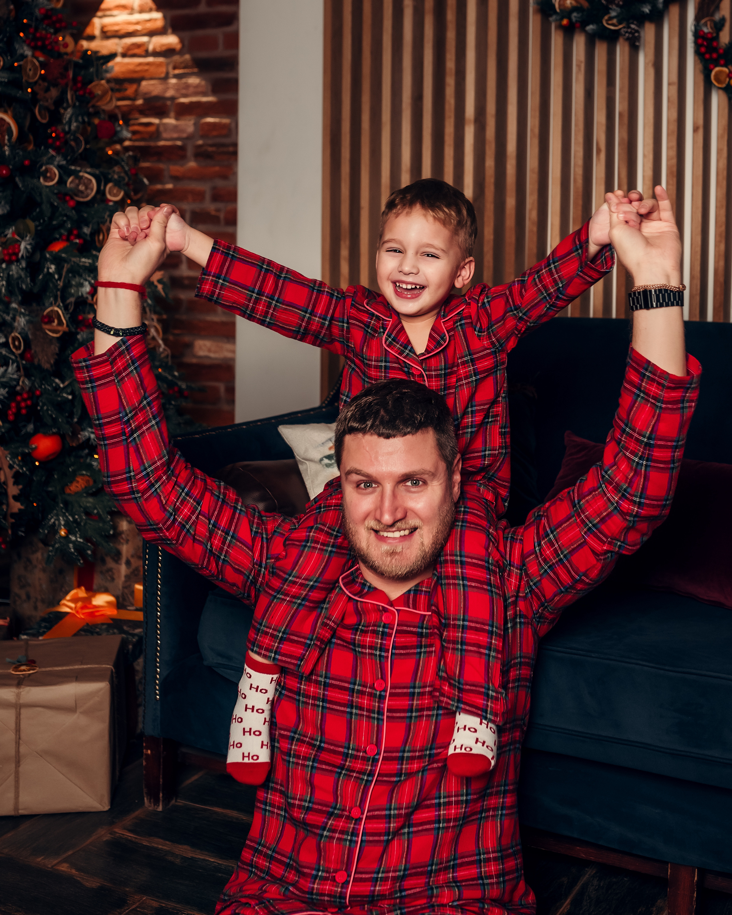 Семейная с кроликом, студия Leona Stage. Фотограф в Санкт- Петербурге Мария Золотарь