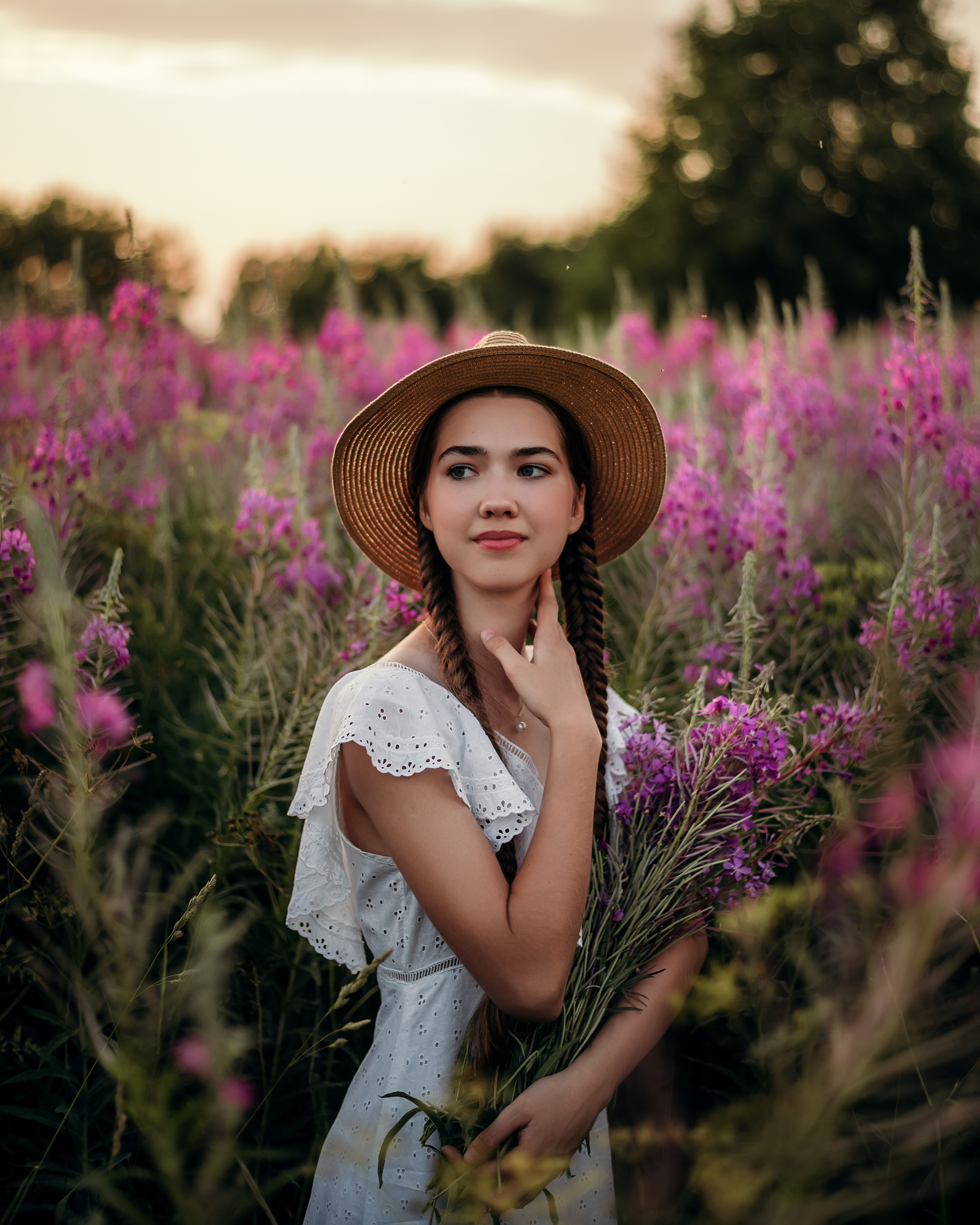 Эмилия, поле иван-чая и ромашек. Фотограф в Санкт- Петербурге Мария Золотарь