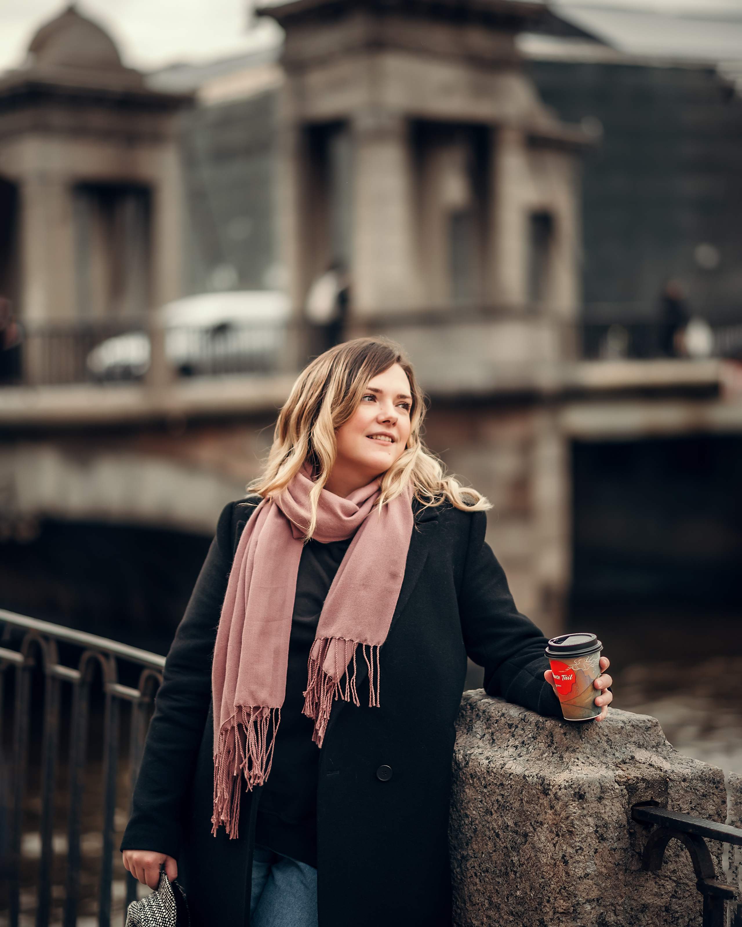 Анна, парадная «Ромашка» и мост Ломоносова. Фотограф в Санкт- Петербурге Мария Золотарь