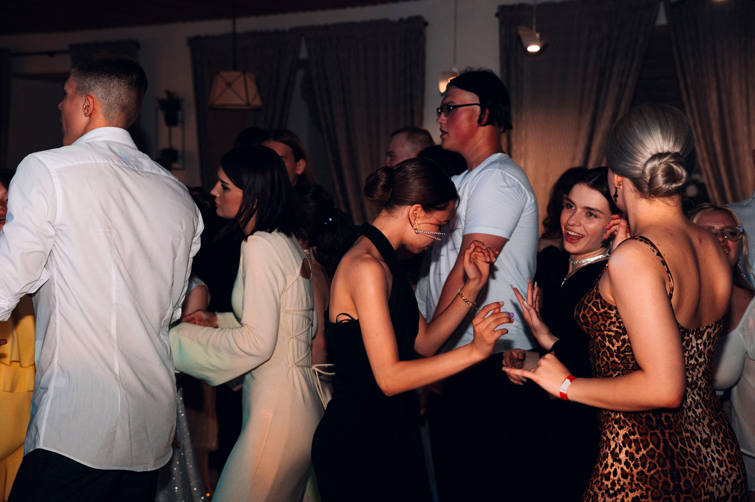 Выпускной (Калуга). Кавер-группа «Те-самые» на свадьбу, корпоратив! В Туле, Москве, Калуге