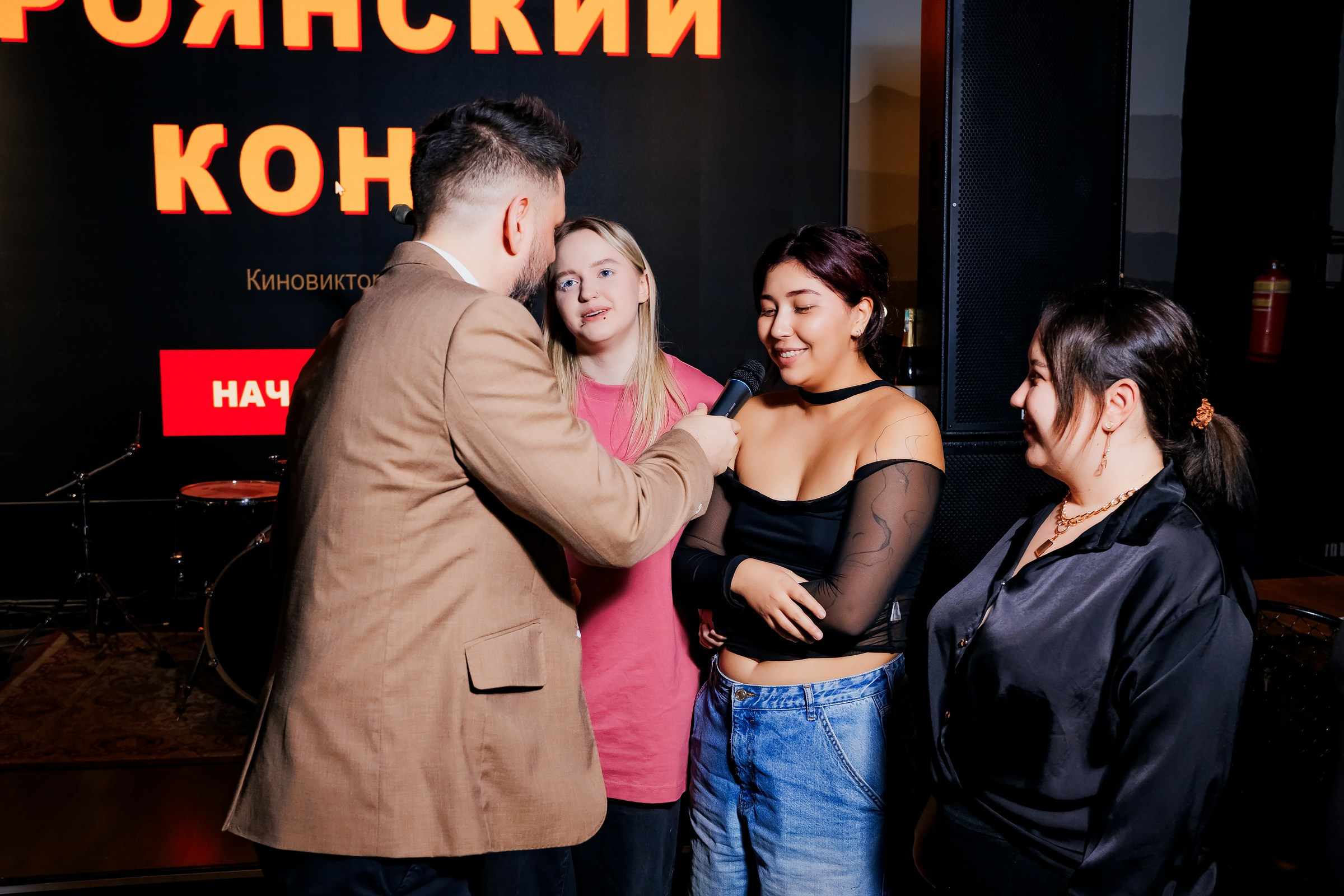 8 марта-Chechil ТРК Forum. Репортажный фотограф в Алматы Каюпов Сержан