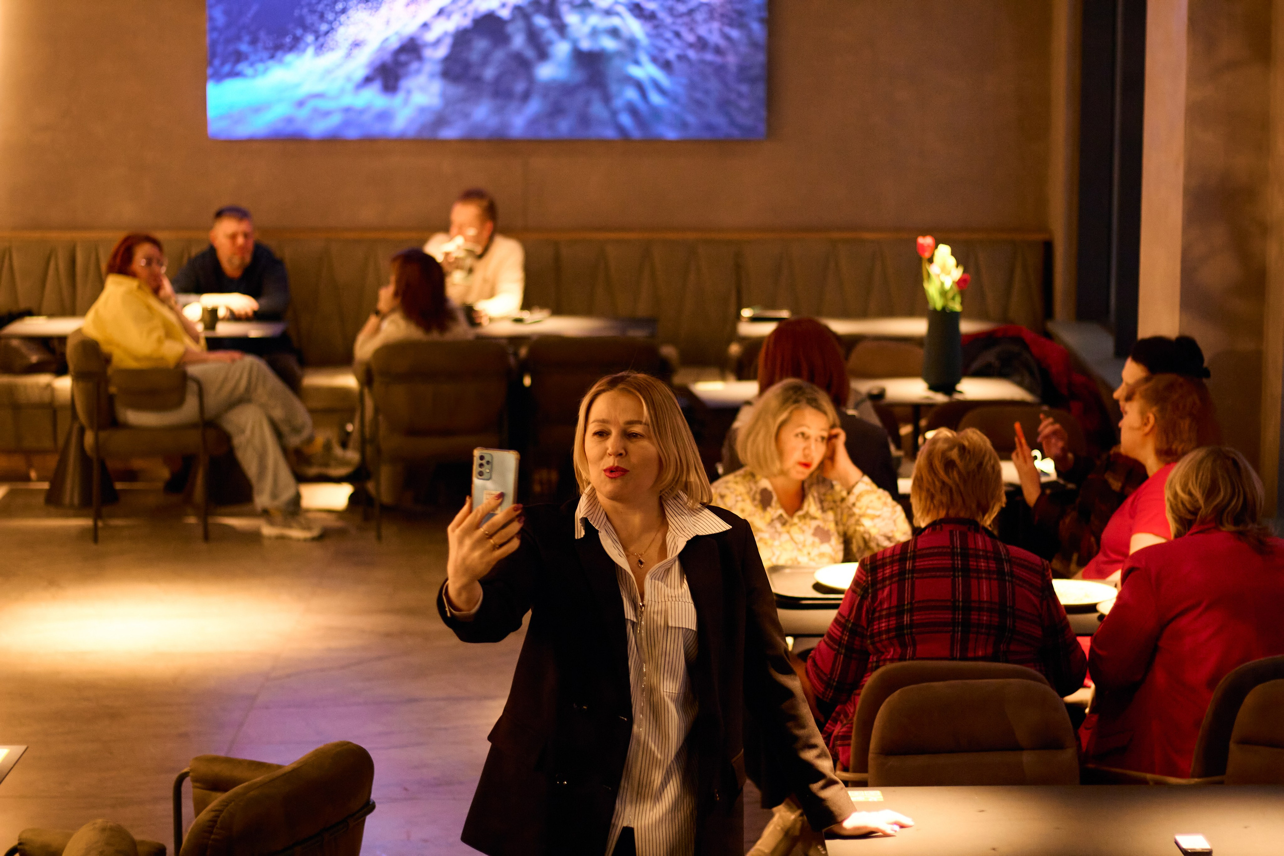 Поэтический вечер Венеры Валевской. Фотограф из Первоуральска Роман Заиченко