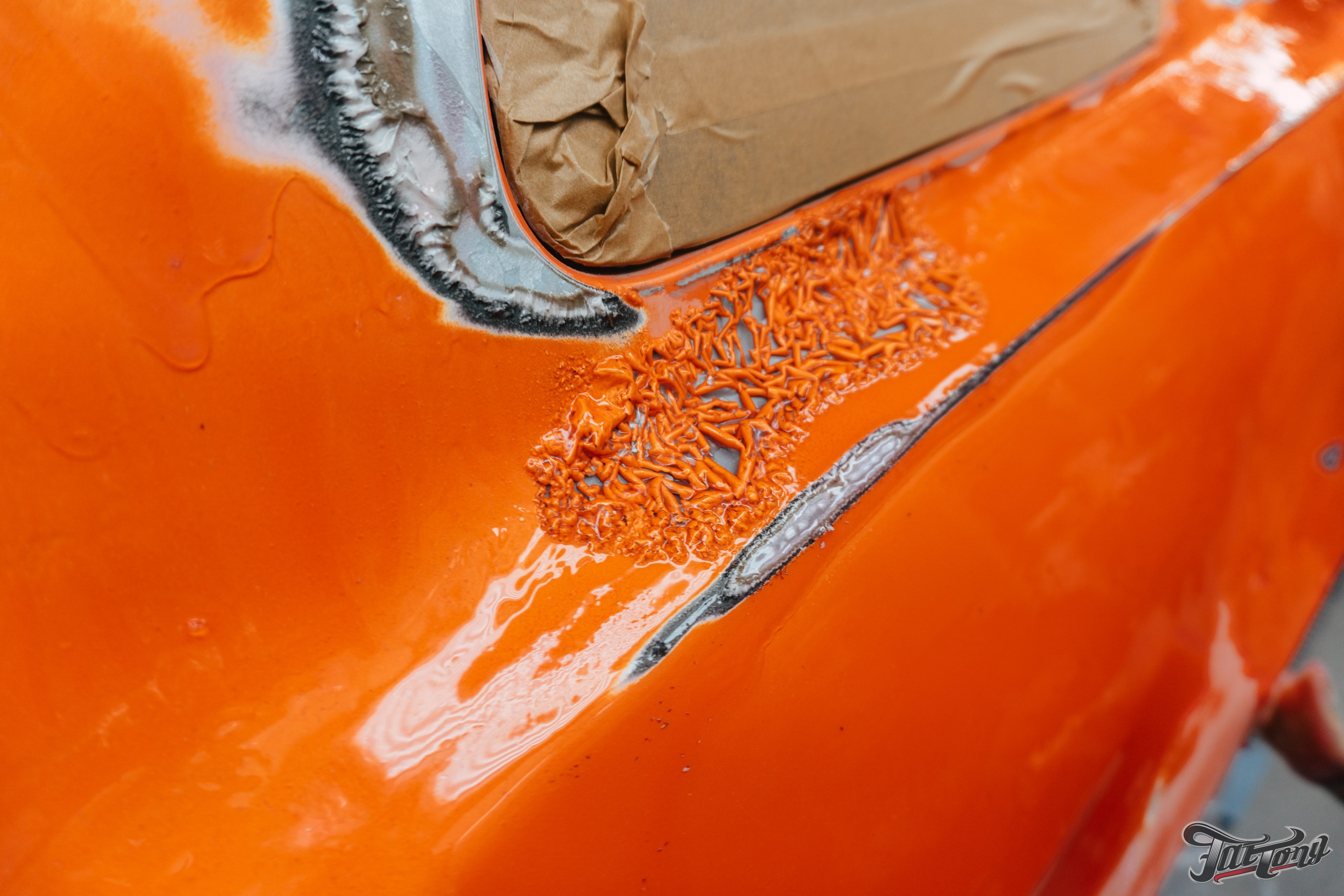 Ford Mustang Roush оранжевый окрас кузова и выкрас полос. DeLorein