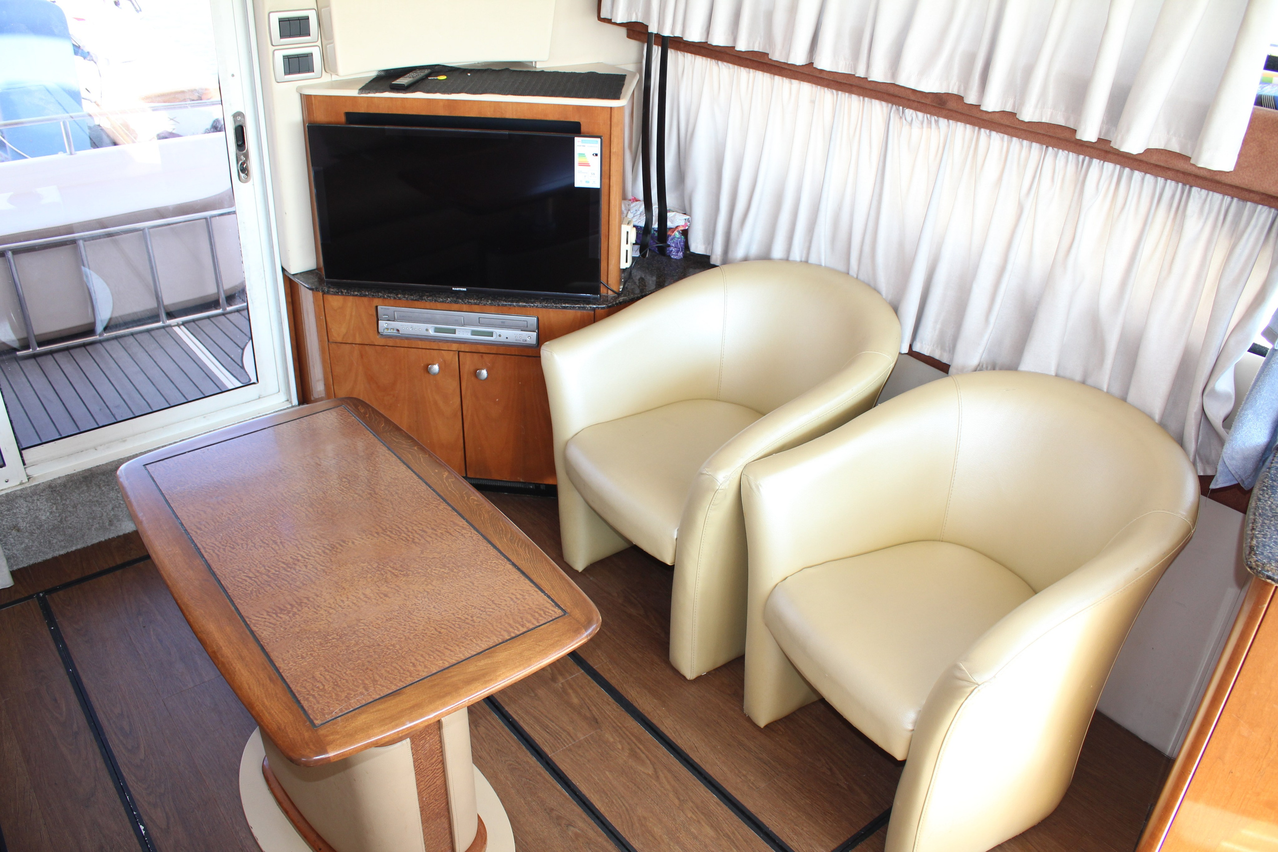 Яхта Меридиан Аренда Яхты в Сочи Яхтанаморе YACHTNAMORE YACHTANAMORE