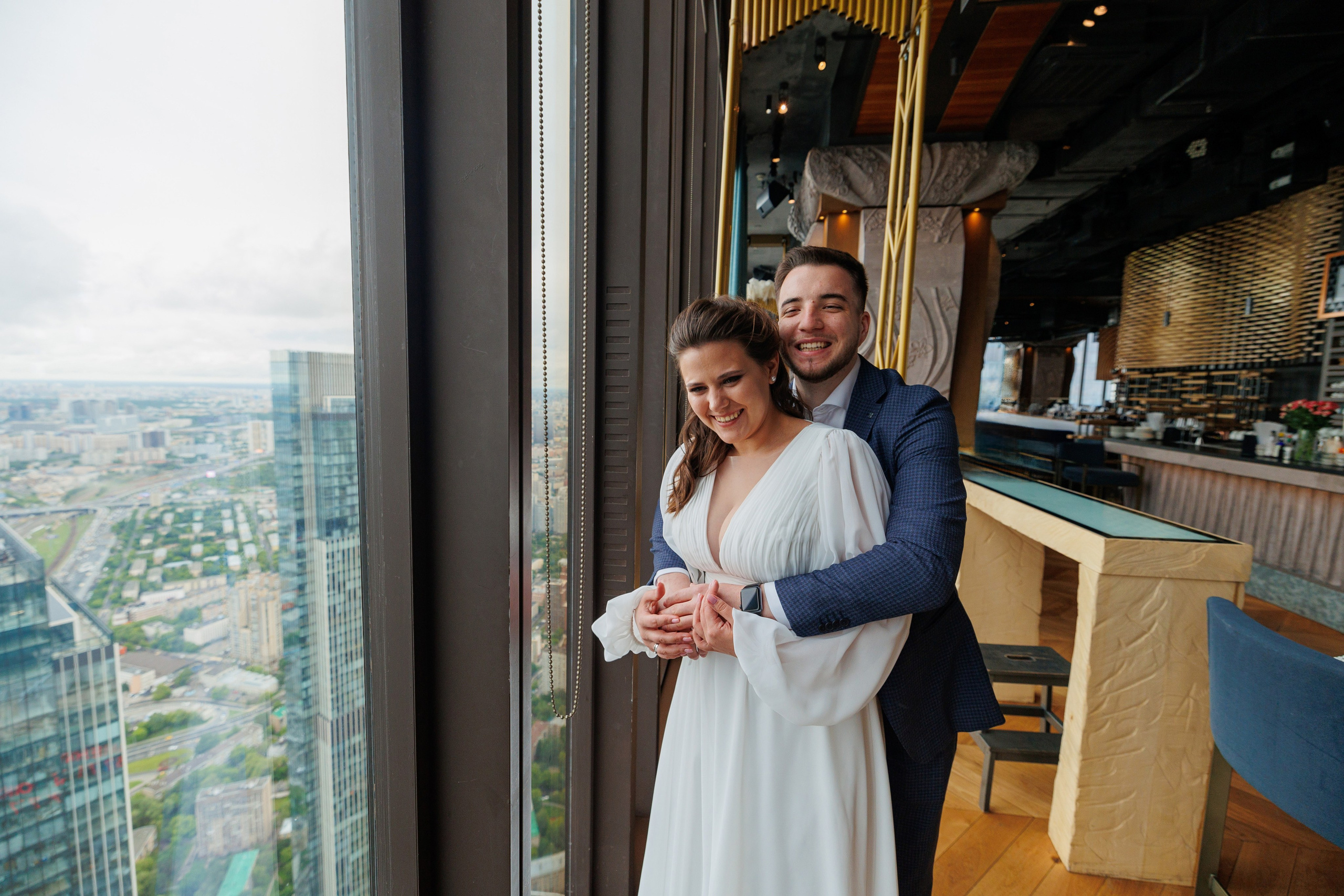 Фотограф на регистрацию в ЗАГС Москва Сити Birds Башня ОКО. Примеры фото, отзывы молодоженов и заявка на регистрацию через официальный сайт.