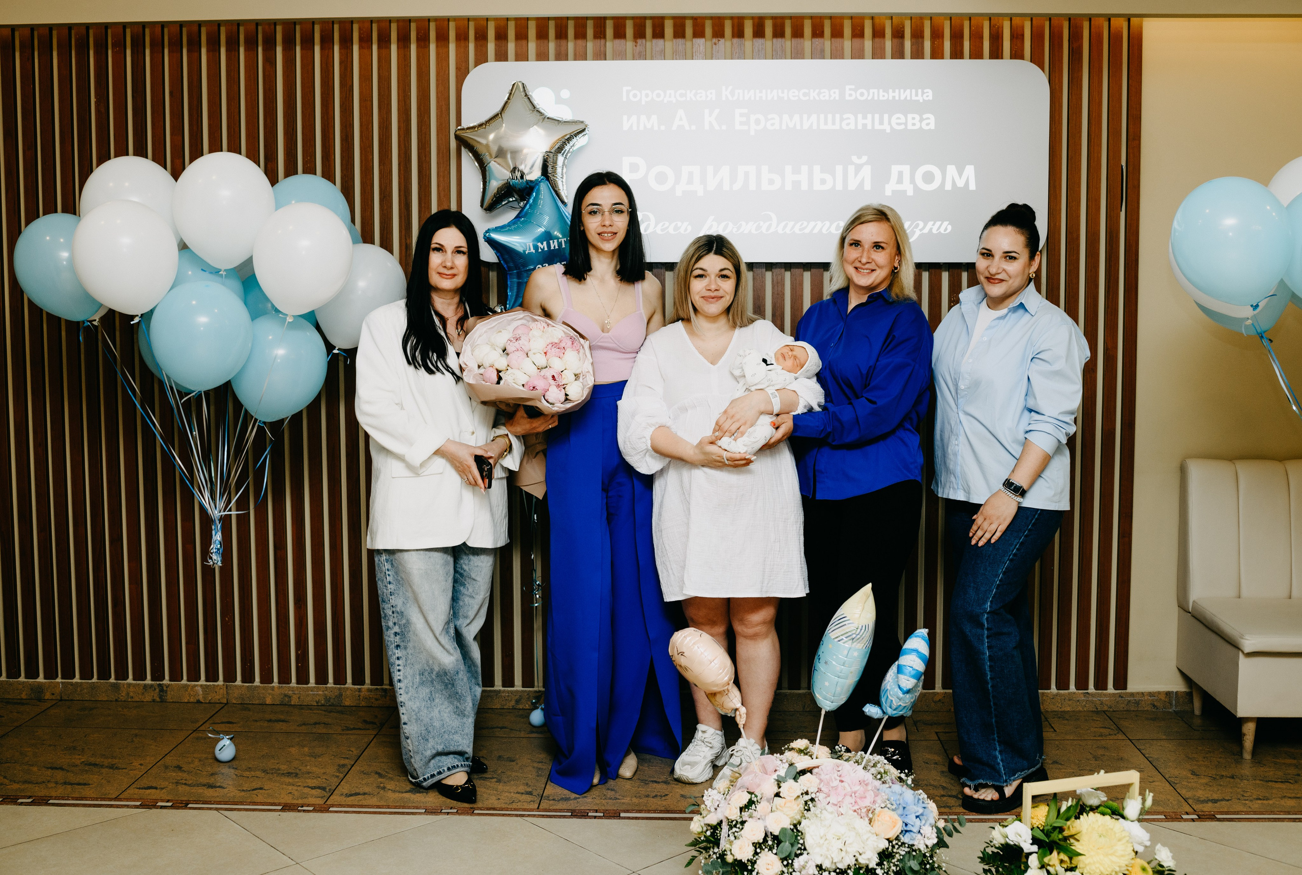 Выписка Дмитрия в ГКБ Ерамишанцева. Фотограф на выписку из роддома в Москве и МО